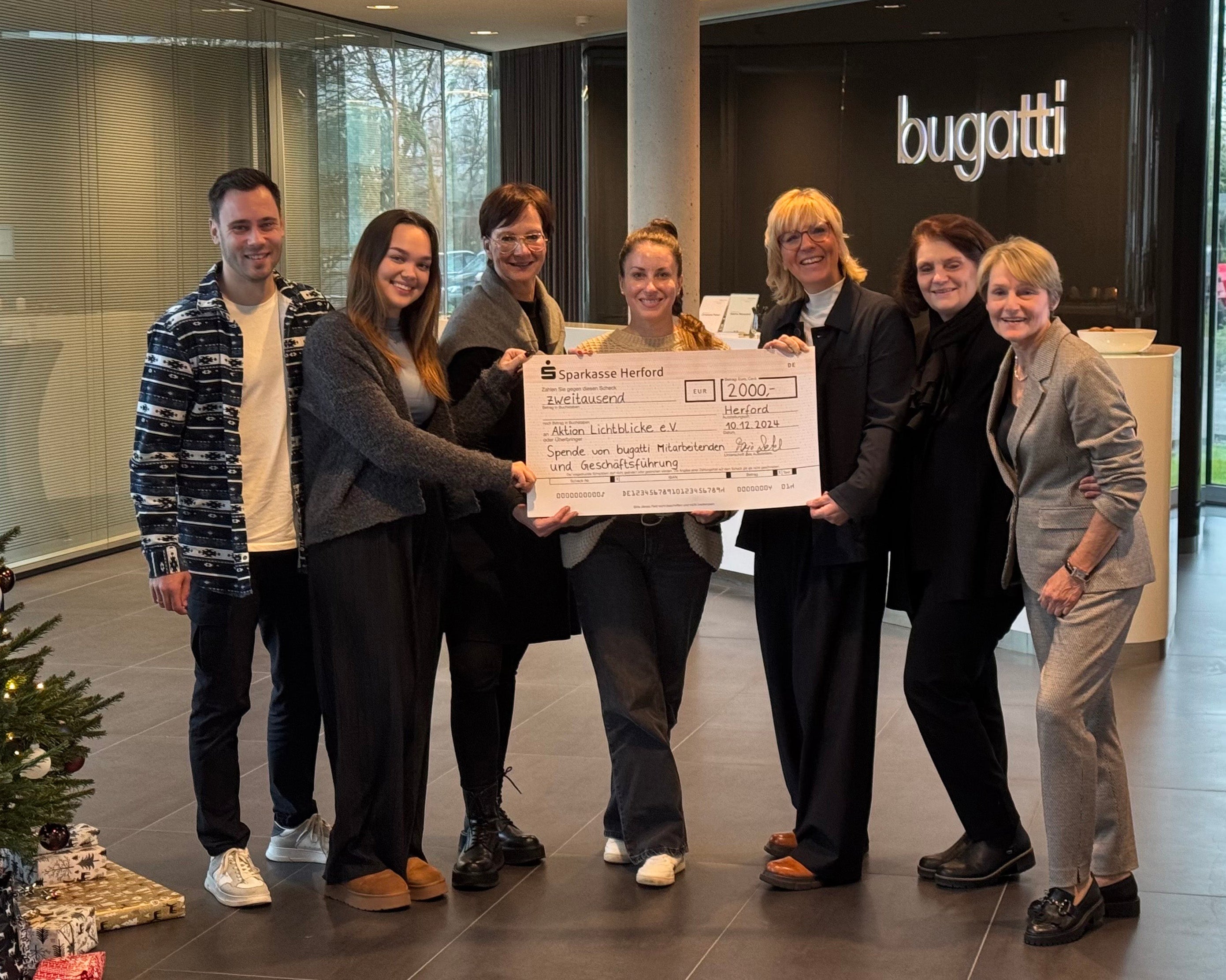 bugatti - Scheckübergabe an Radio Herford - LICHTBLICKE