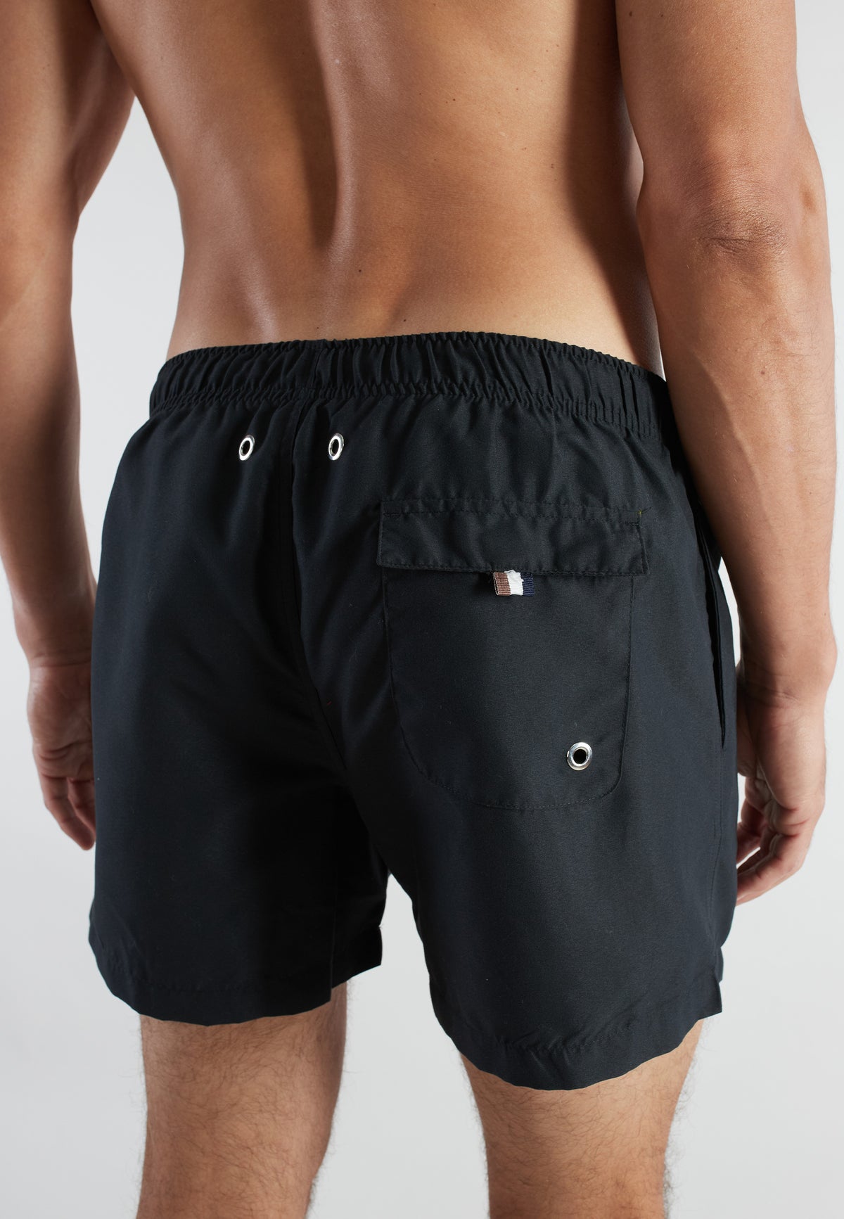 Kurze Badeshorts mit Kontrast-Kordelzug in schwarz