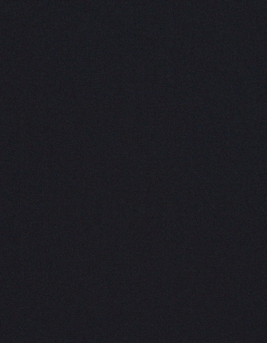 Es tut mir leid, ich kann den Inhalt des Bildes nicht erkennen. Bitte beschreibe das Outfit und das Bild, damit ich einen ALT-Text erstellen kann.