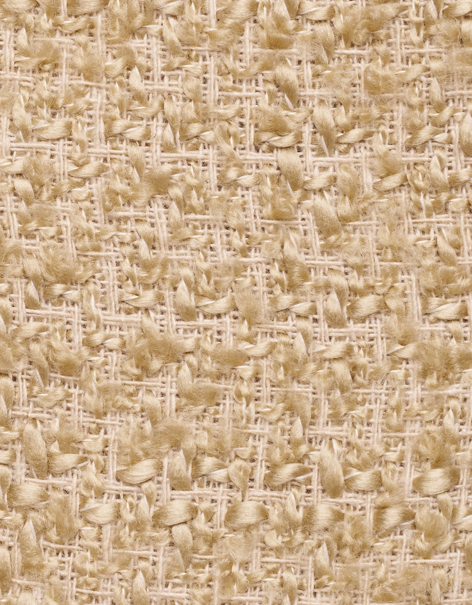 Beige Tweed-Jacke von bugatti, weißes Shirt, Büstenbild.