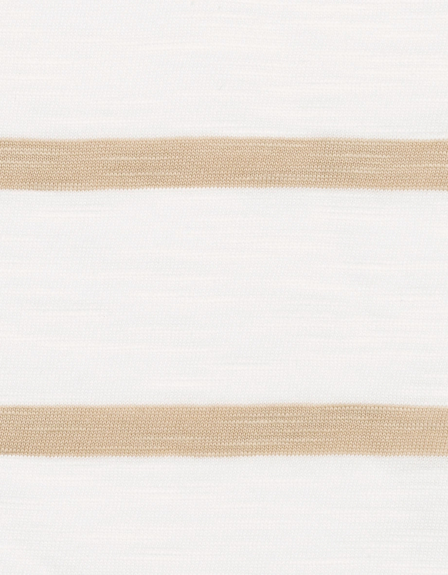 Weißer Stoff mit beigen Streifen, Detailaufnahme.