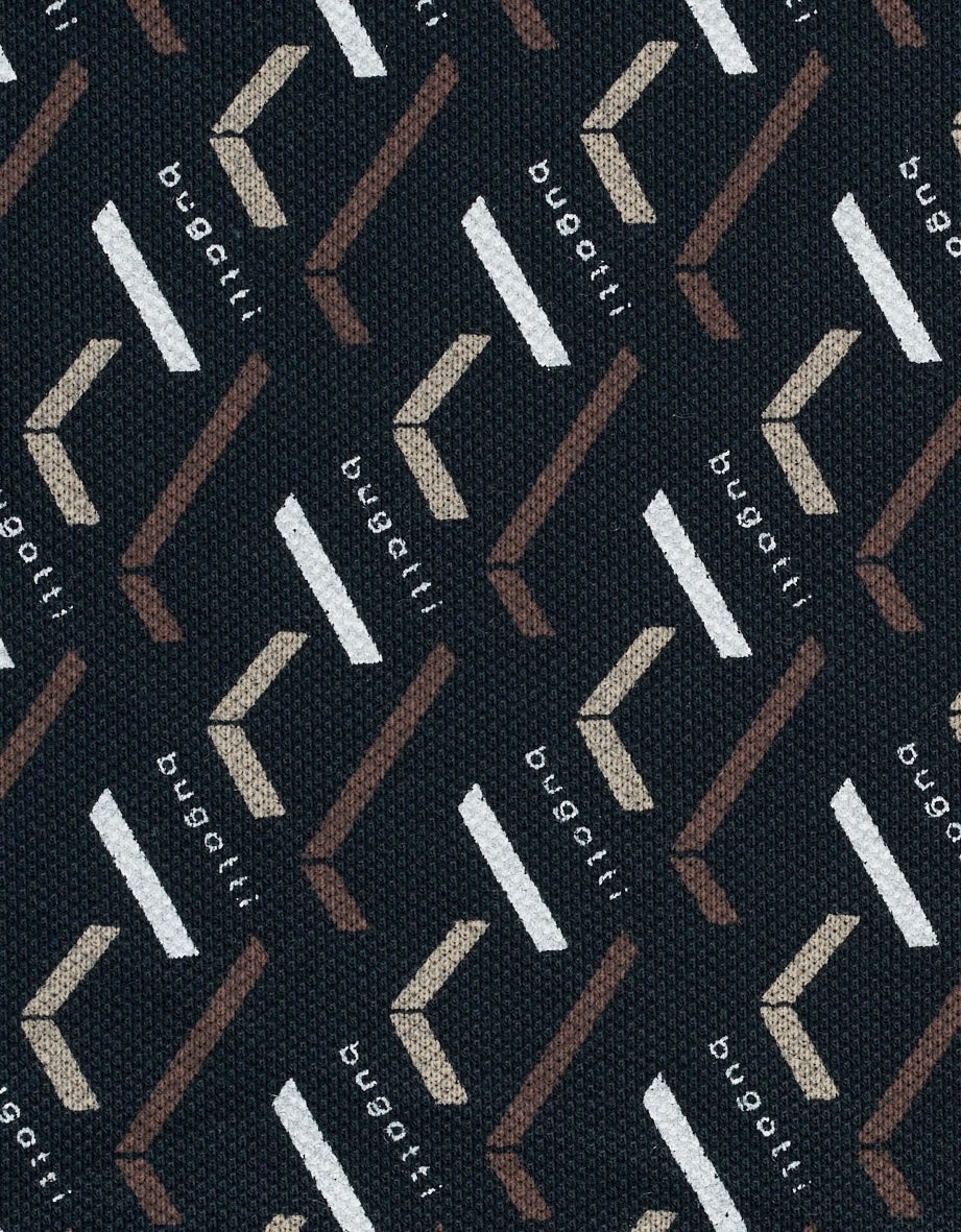 "Dunkelblauer Stoff mit bugatti-Logo und geometrischem Muster in Braun und Weiß."