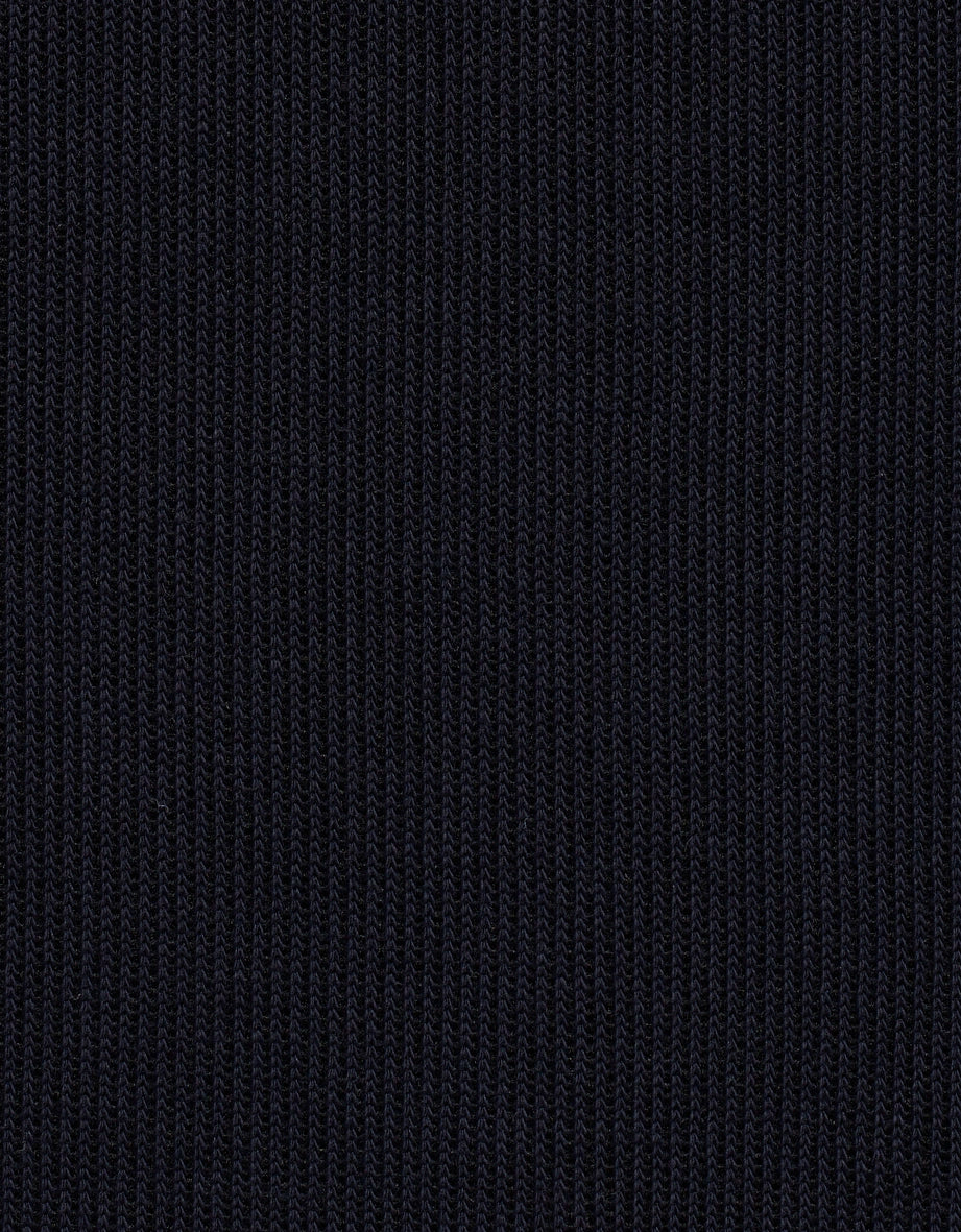 Dunkelblauer Strickstoff mit gerippter Textur, Detailaufnahme.