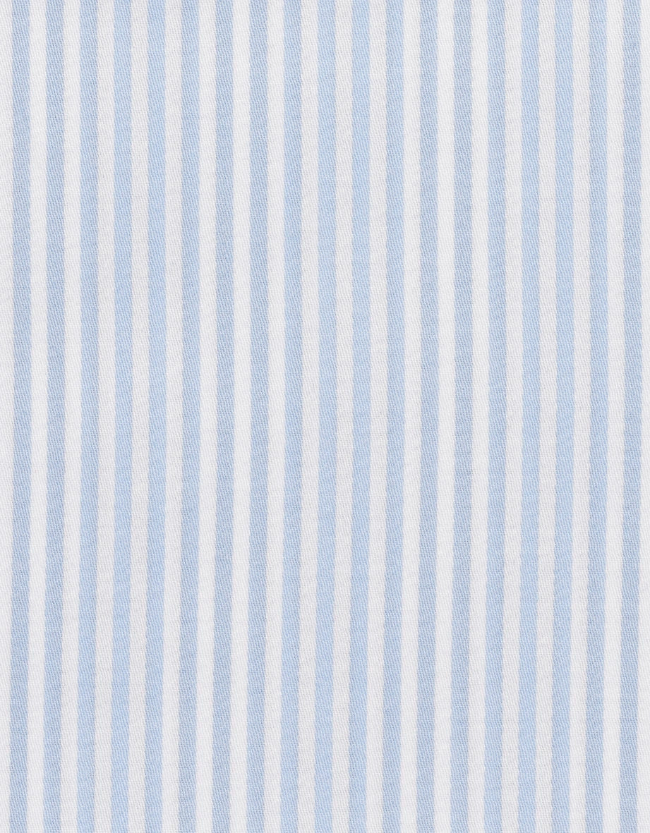 Bugatti Hemd, blau-weiß gestreift, Büstenbild, zeitloser Stil, hochwertige Materialien.
