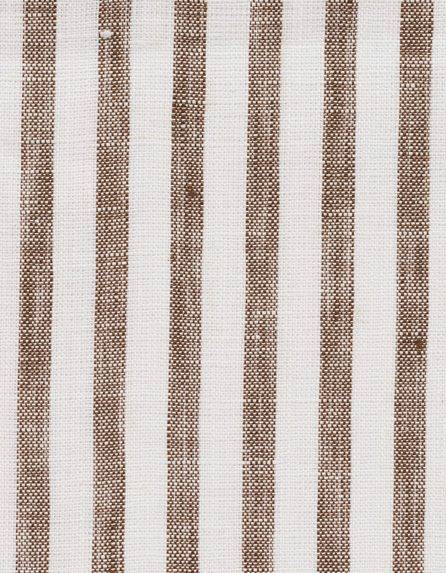 Stoffmuster mit braunen und weißen Streifen, elegantes Design, bugatti Qualität.