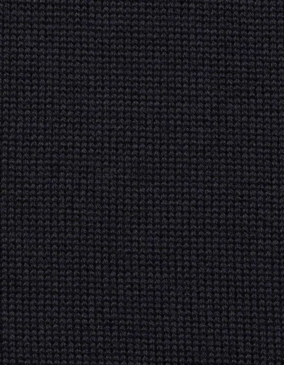 Schwarzer Strickstoff mit feiner Rippenstruktur von bugatti.