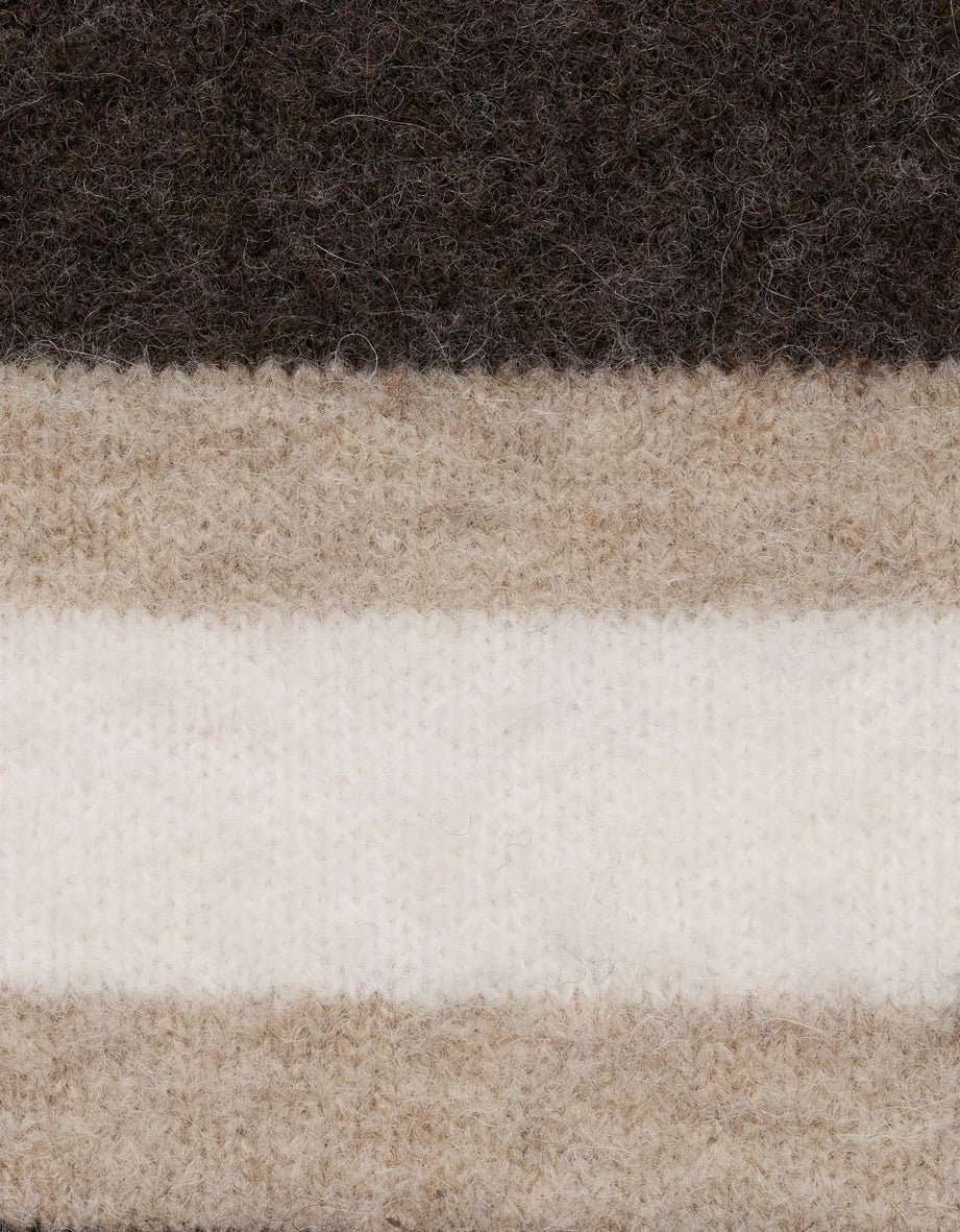 Brauner und beige gestreifter Pullover von bugatti, Detailansicht.