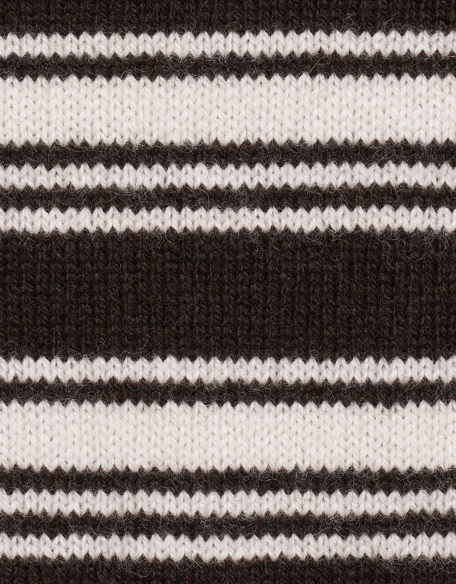 Schwarz-weiß gestreiftes Strickmuster von bugatti, Detailansicht.