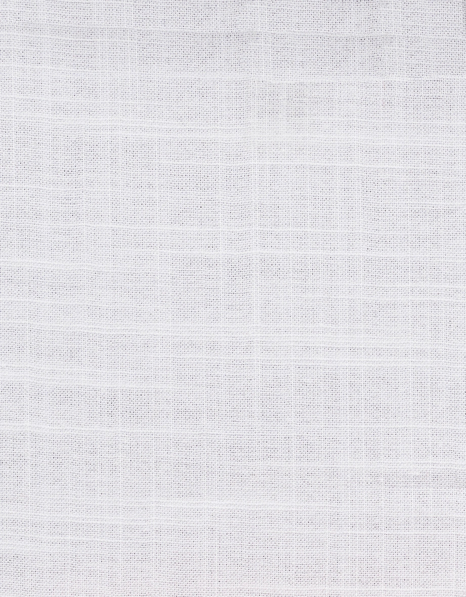 Witte stof met fijne weefstructuur, detailopname.
