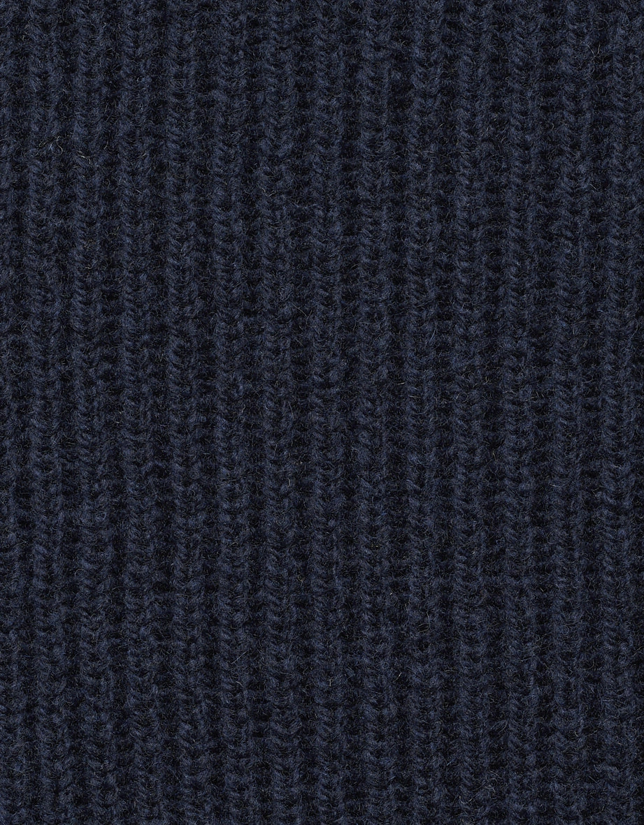 Dunkelblauer Strickstoff mit Rippenmuster von bugatti, detailreiche Textur für stilvolle Outfits.