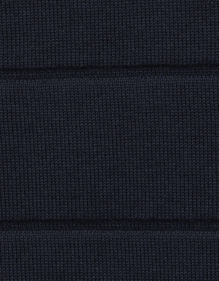 Dunkelblauer Strickstoff mit feiner Struktur, ideal für elegante bugatti Outfits.