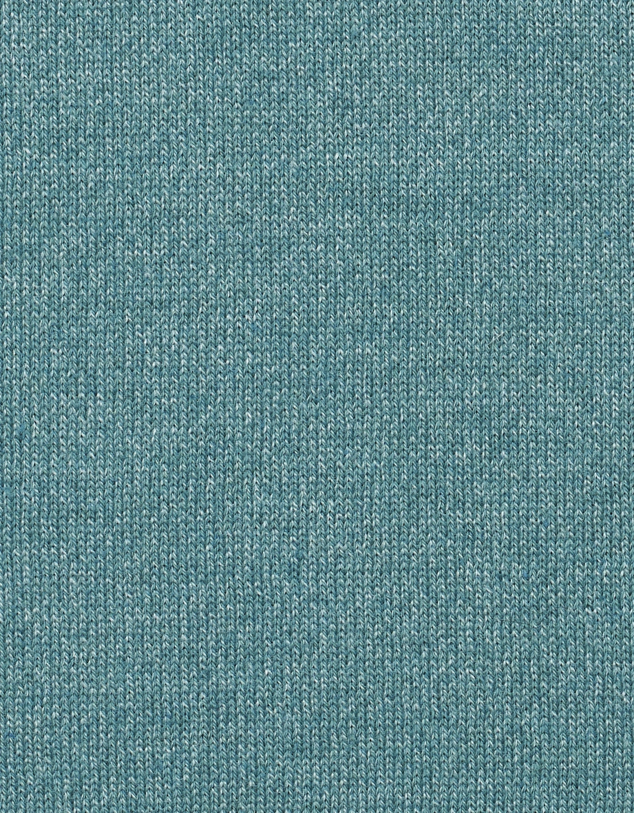 Blauer Strickstoff-Detail von bugatti, texturiert und stilvoll, ideal für vielseitige Outfits.