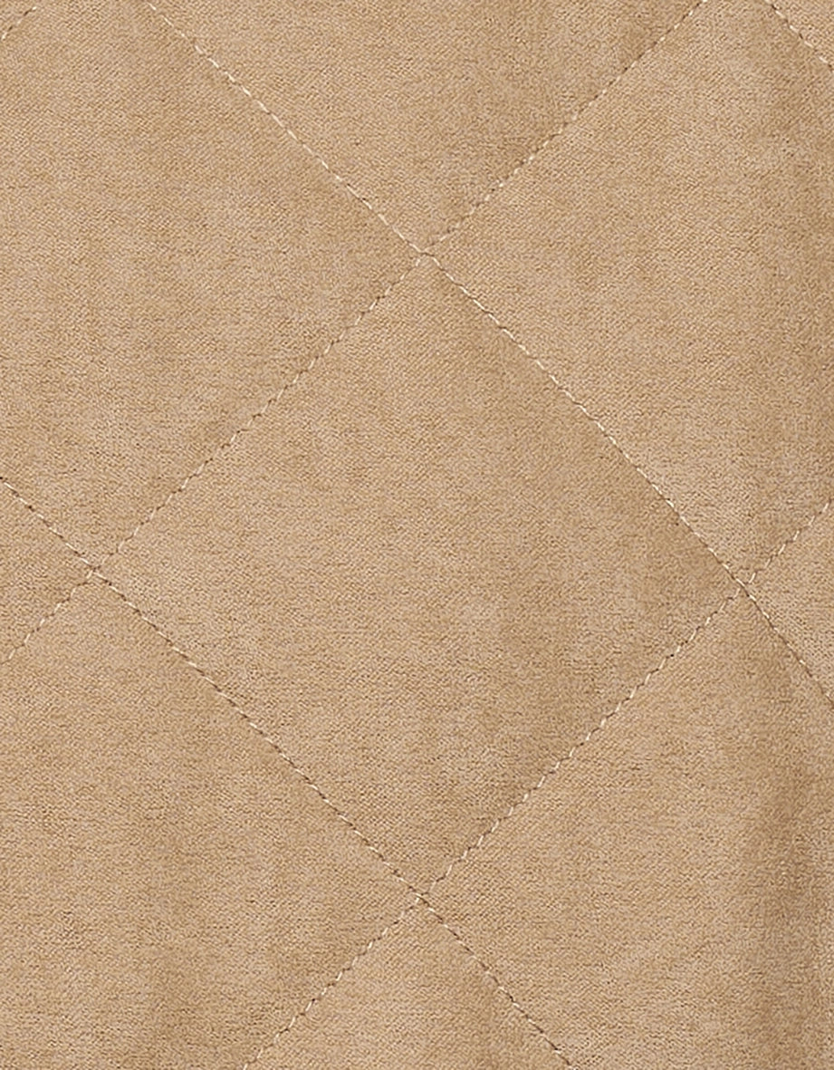 Gesteppter Stoff in Beige mit Rautenmuster, Detailansicht, bugatti Stil und Qualität.