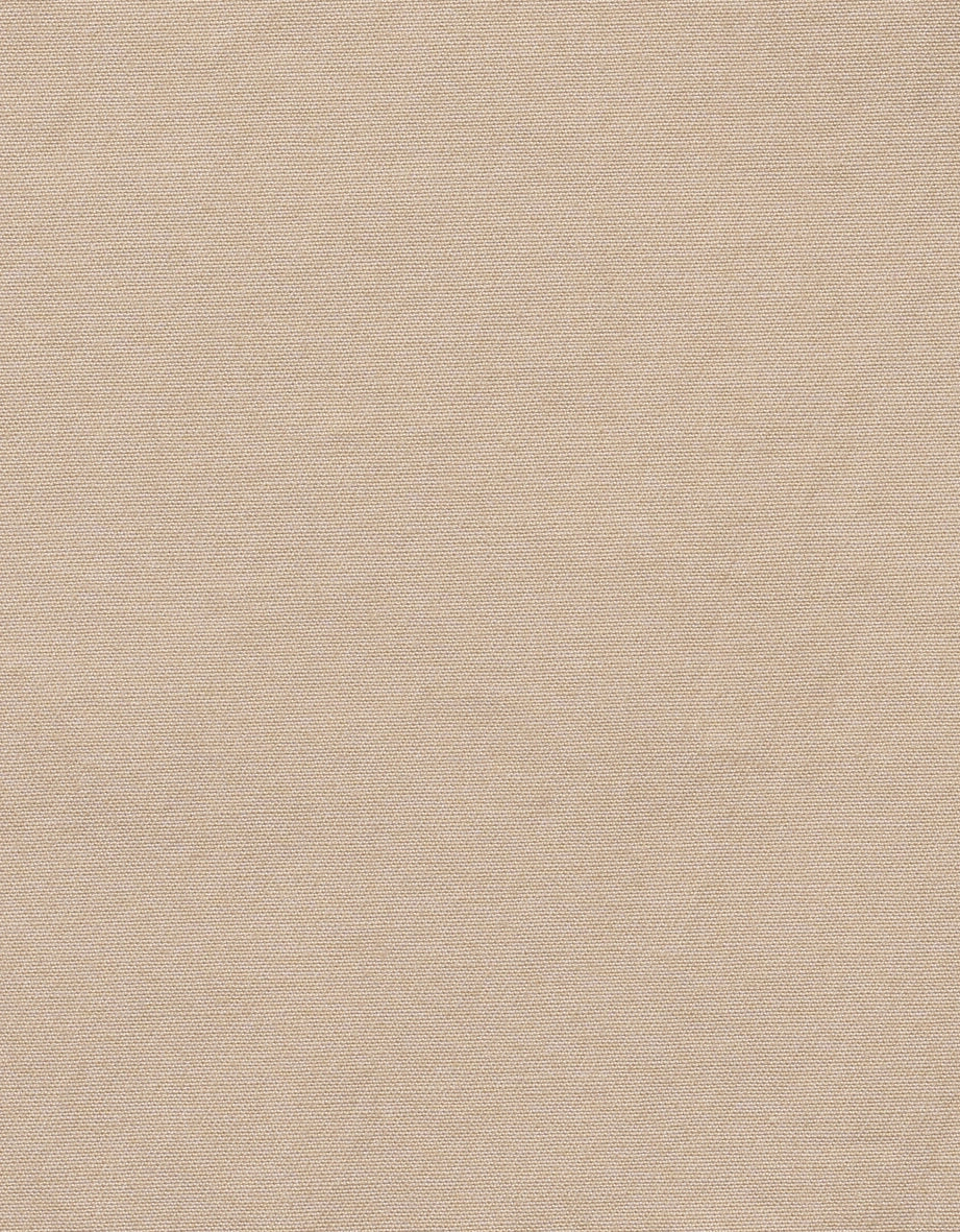 Beige Chino-Hose von bugatti, Nahaufnahme, mit geflochtenem Gürtel, legeres Modellbild.