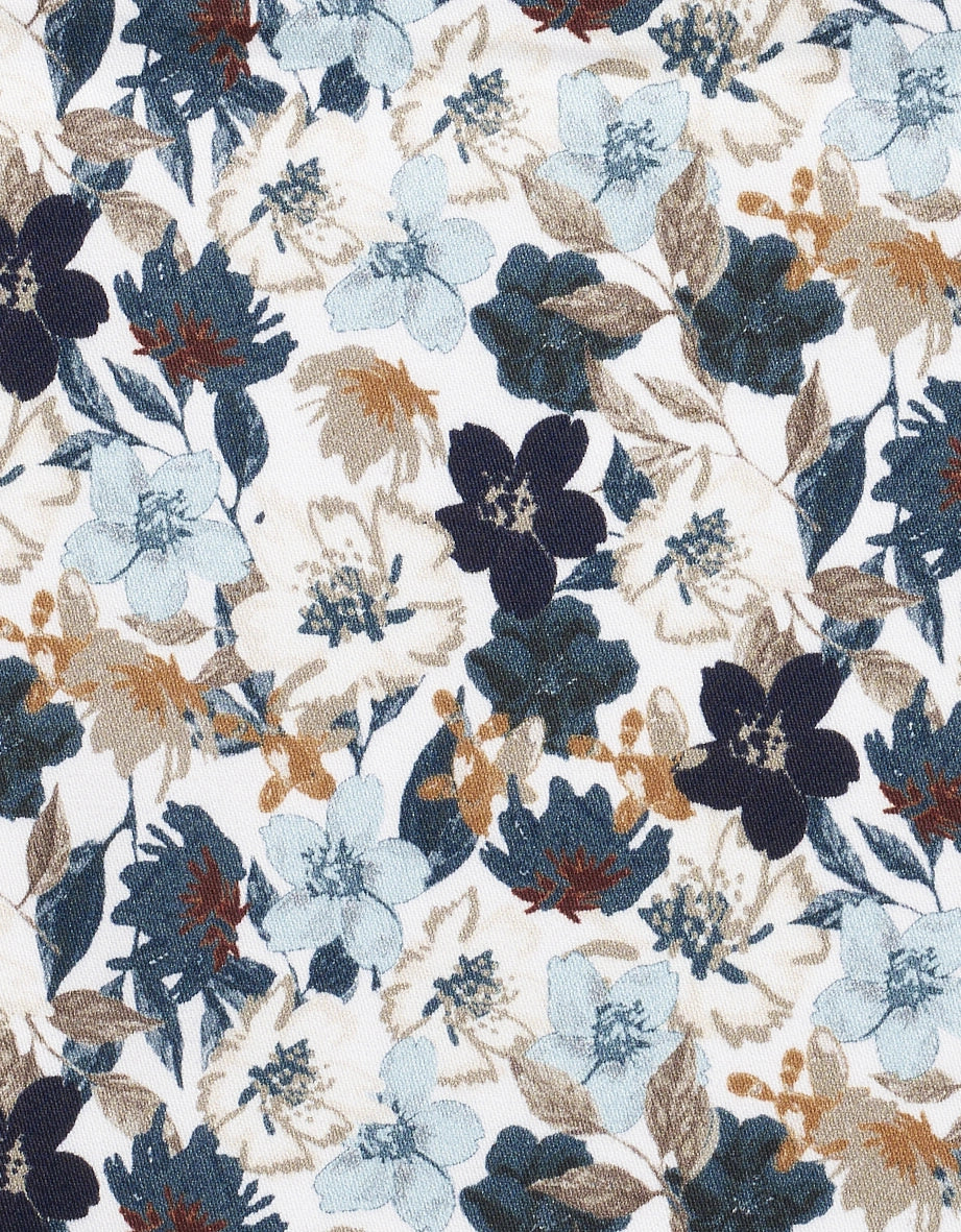 Florale print in blauw, beige en donkerblauw op witte achtergrond van bugatti.