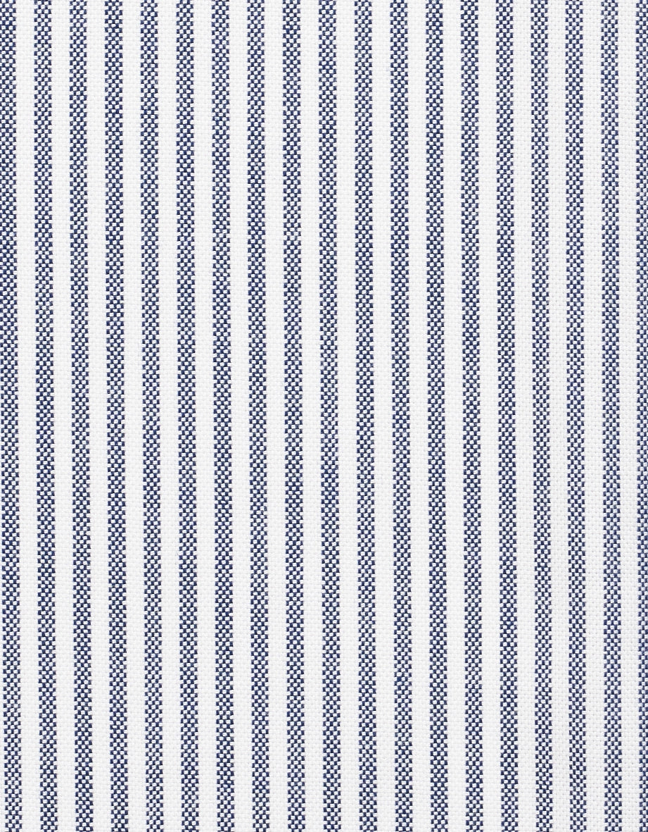 Blau-weiß gestreiftes Muster auf Stoff, ideal für bugatti Hemden oder Blusen, zeitlos elegant.