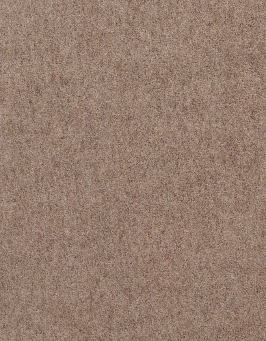Brauner Wollstoff mit melierter Textur, Detailaufnahme.