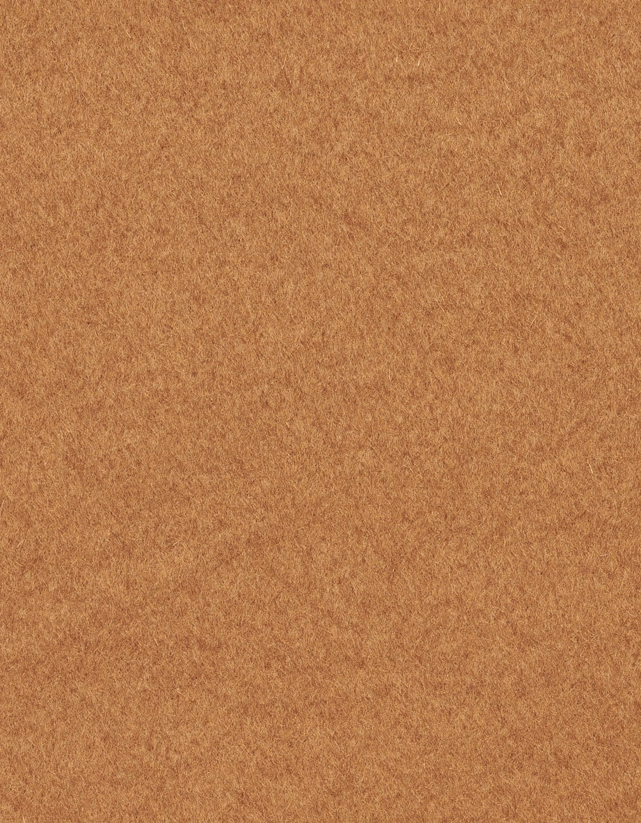 Einfarbiger, warmer brauner Stoff mit weicher Textur und natürlichem, leicht strukturiertem Design.