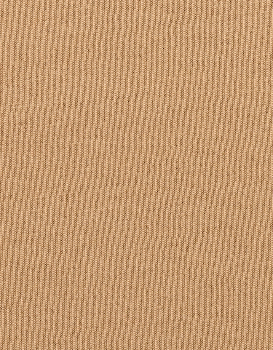 Beiger Strickstoff, Nahaufnahme, Texturdetail. Ideal für bugatti Mode mit Stil und Qualität.