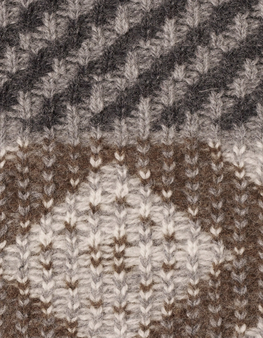 bugatti knitted sweater, gray and brown pattern, close-up of knit design, showcasing elegance and Italian-inspired style.