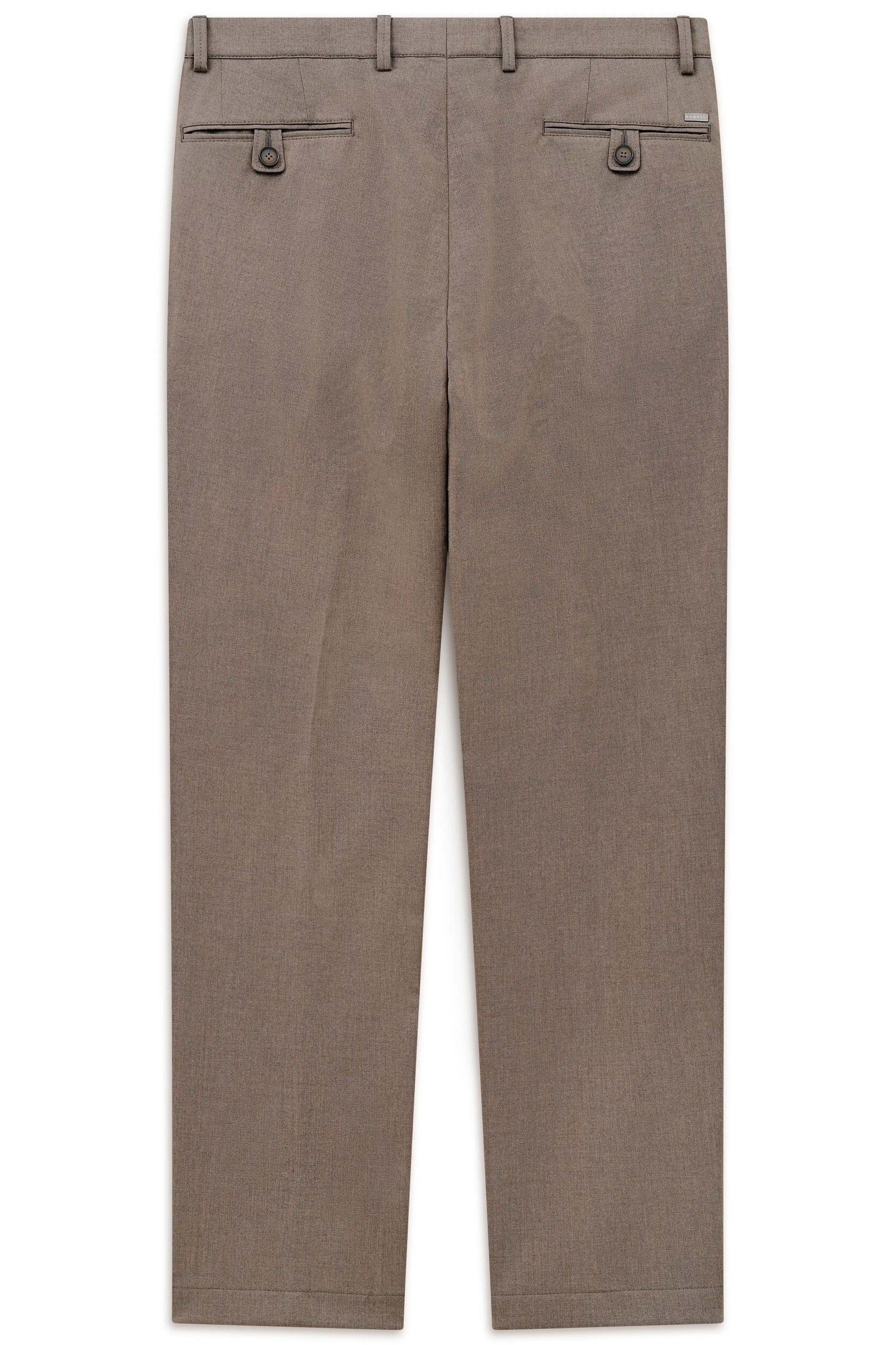 Braune bugatti Herrenhose, legeres Büstenbild, klassische Passform.