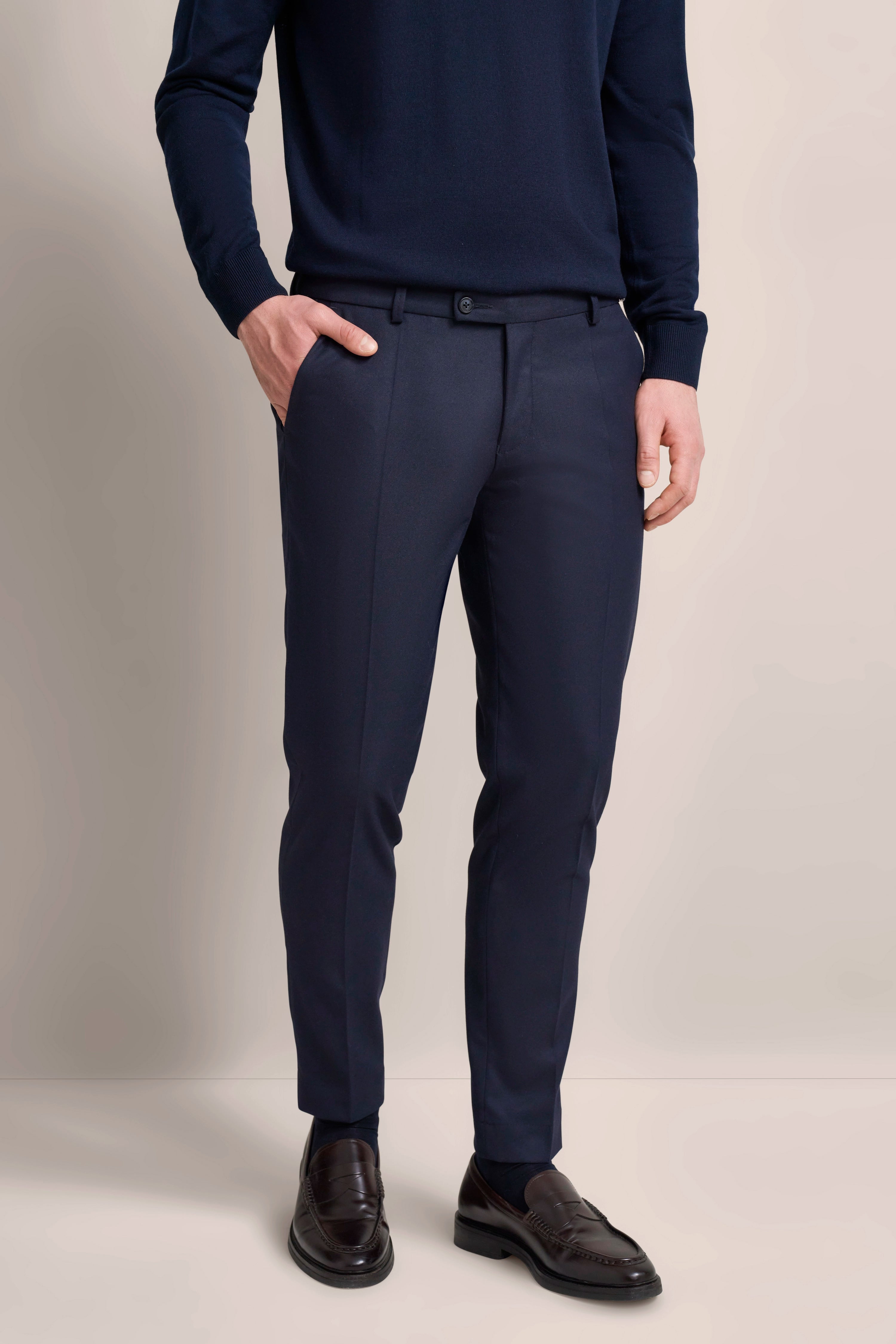 Elegant bugatti outfit: Dark blue sweater, matching pants, model pose, casual elegance.