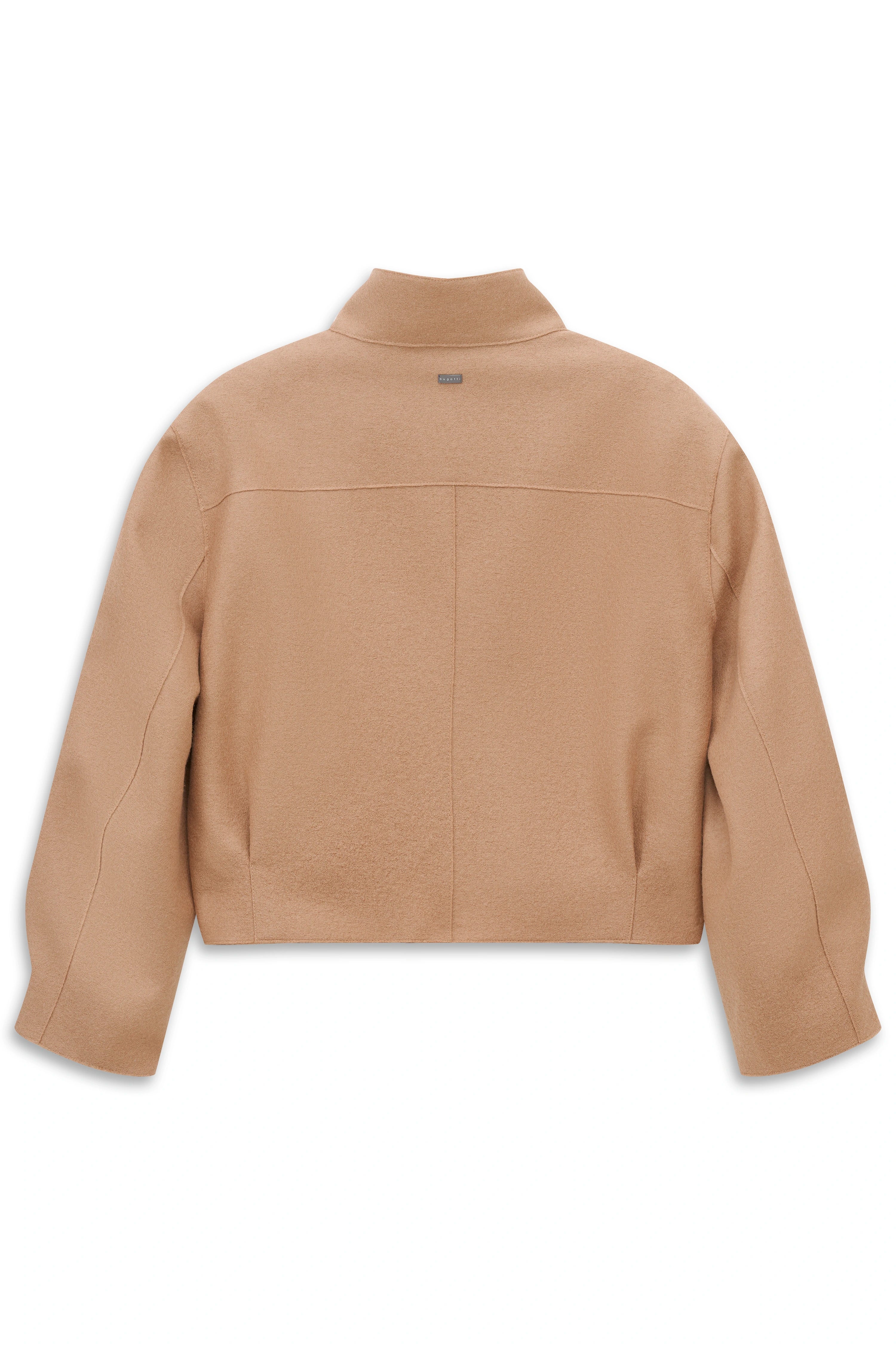 Beige bugatti Jacke mit Reißverschluss, Büstenbild, schlichtes Design.