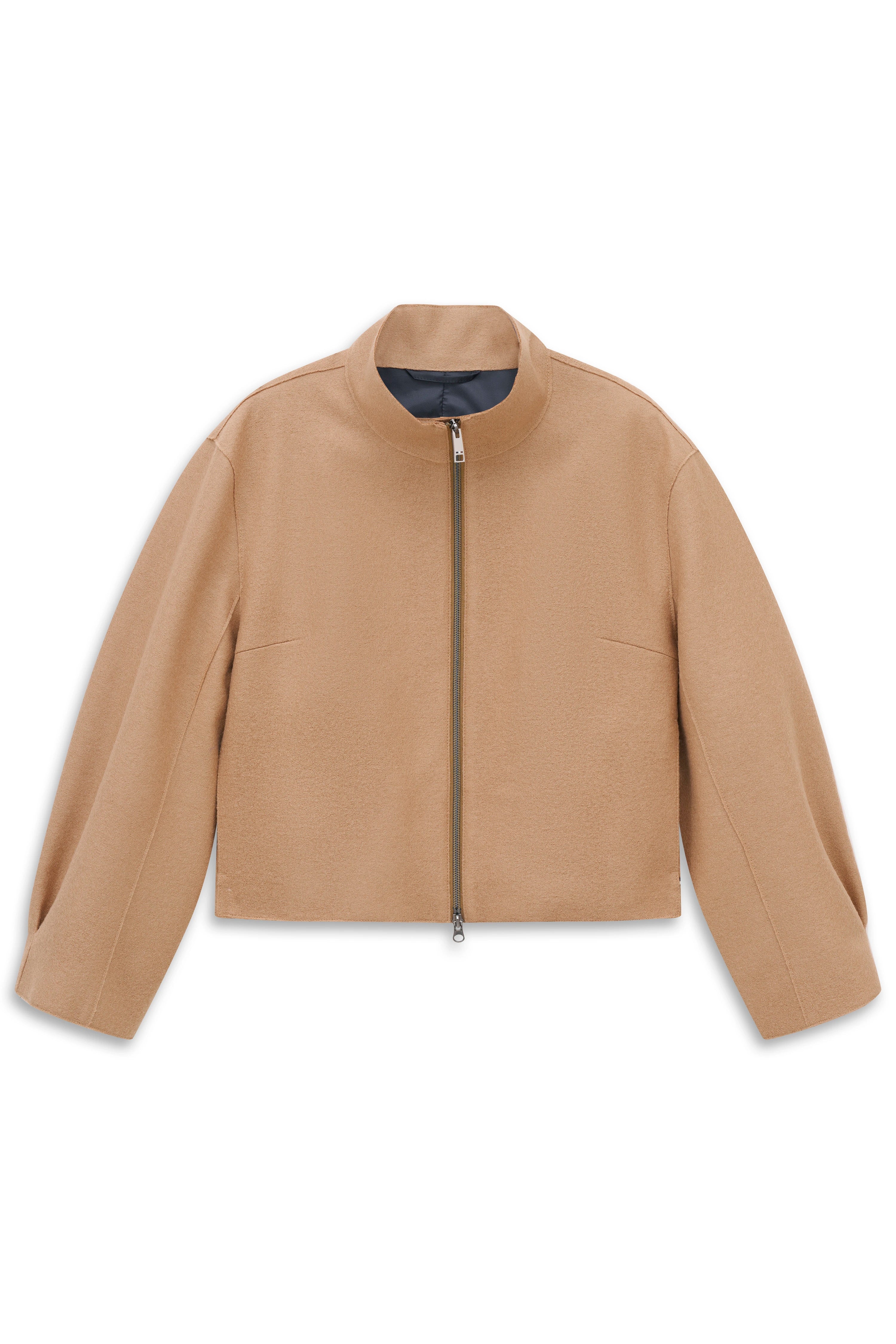 Beige bugatti Jacke mit Stehkragen und Reißverschluss, Büstenbild, zeitlose Eleganz und Stil.