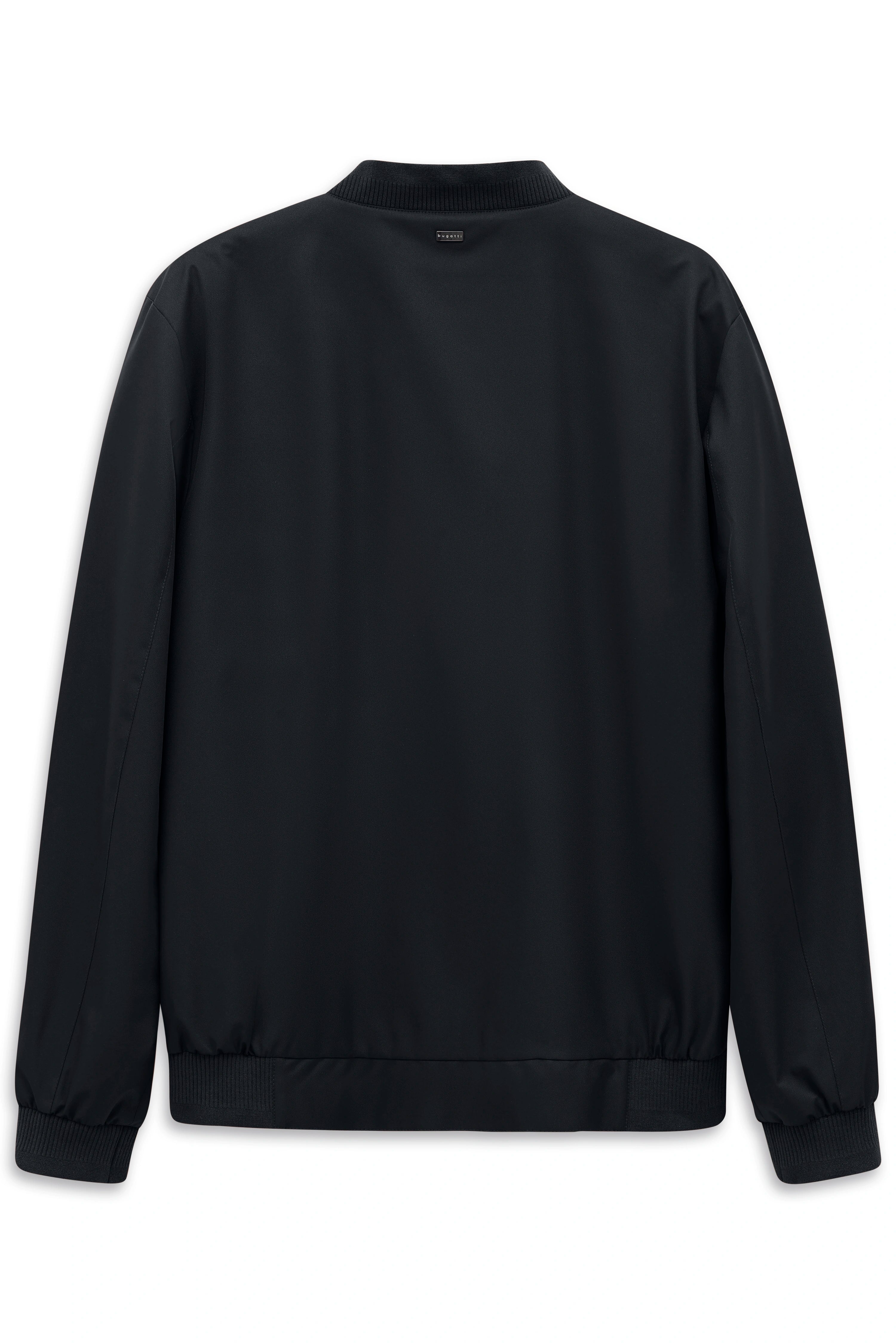 Schwarze bugatti Jacke, Rückansicht, legeres Bild, schlichtes Design, hochwertiges Material.
