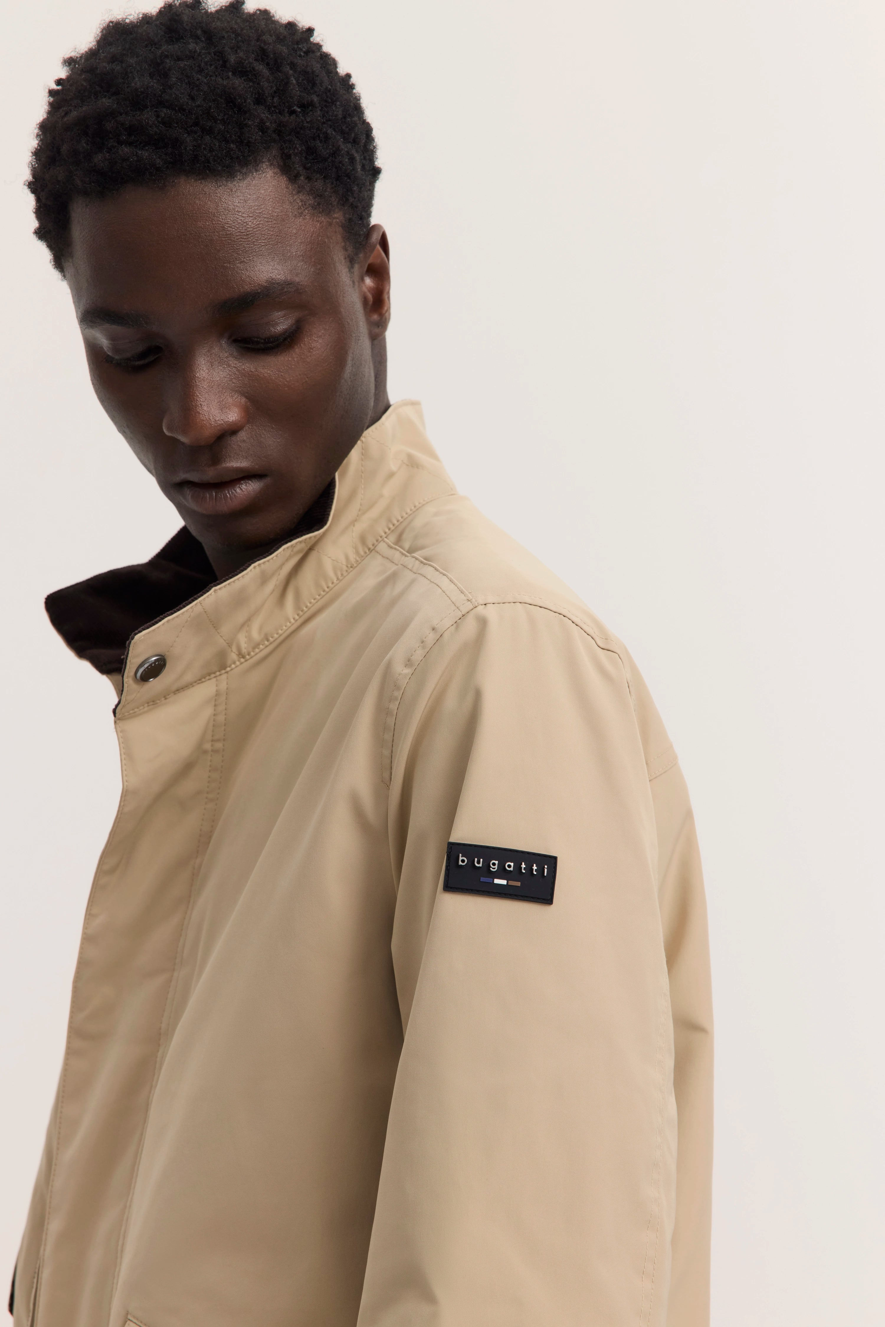 Beiger bugatti Blouson, Rückansicht, Modellbild