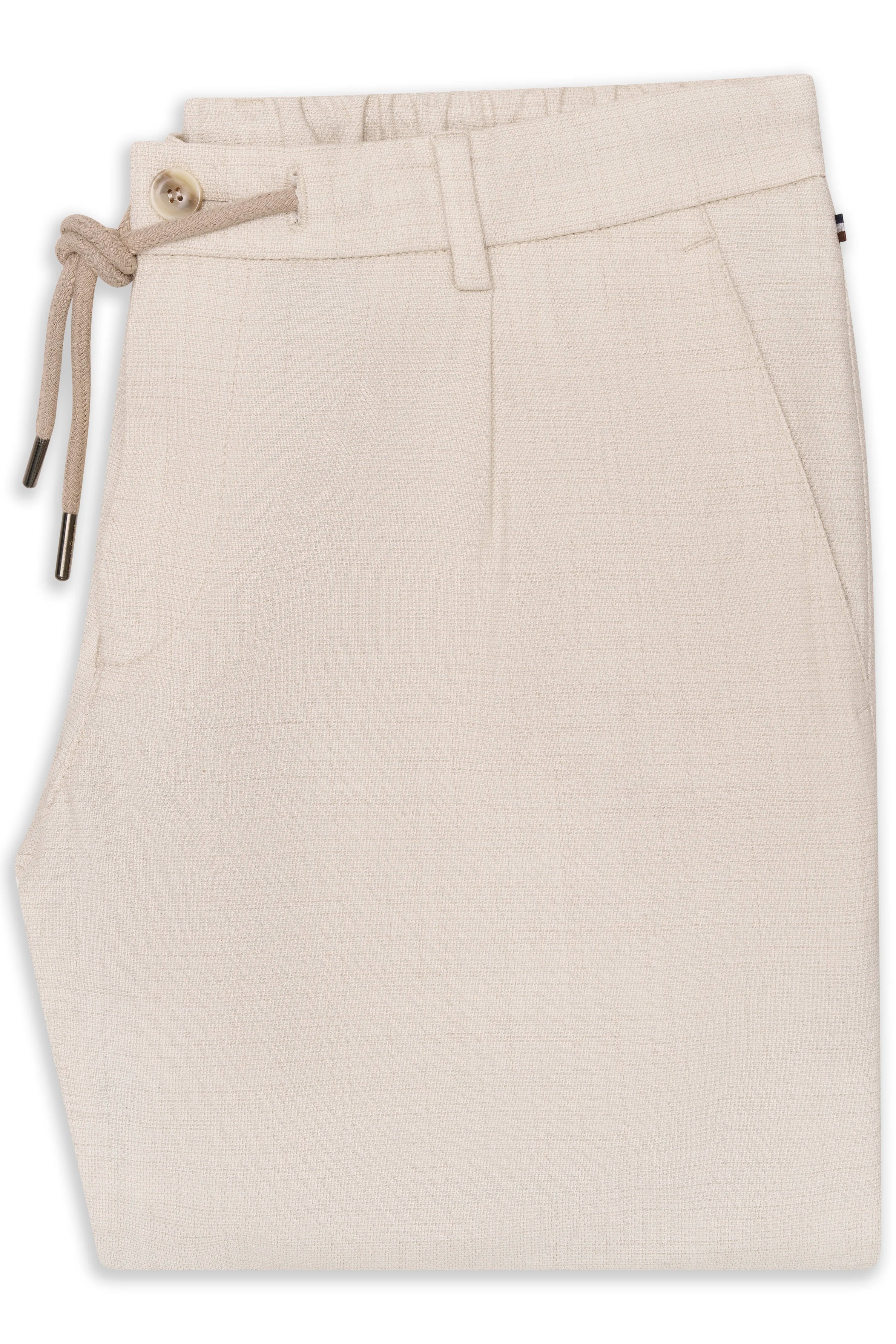 Beige bugatti Hose mit Kordelzug, Texturdesign, Büstenbild.