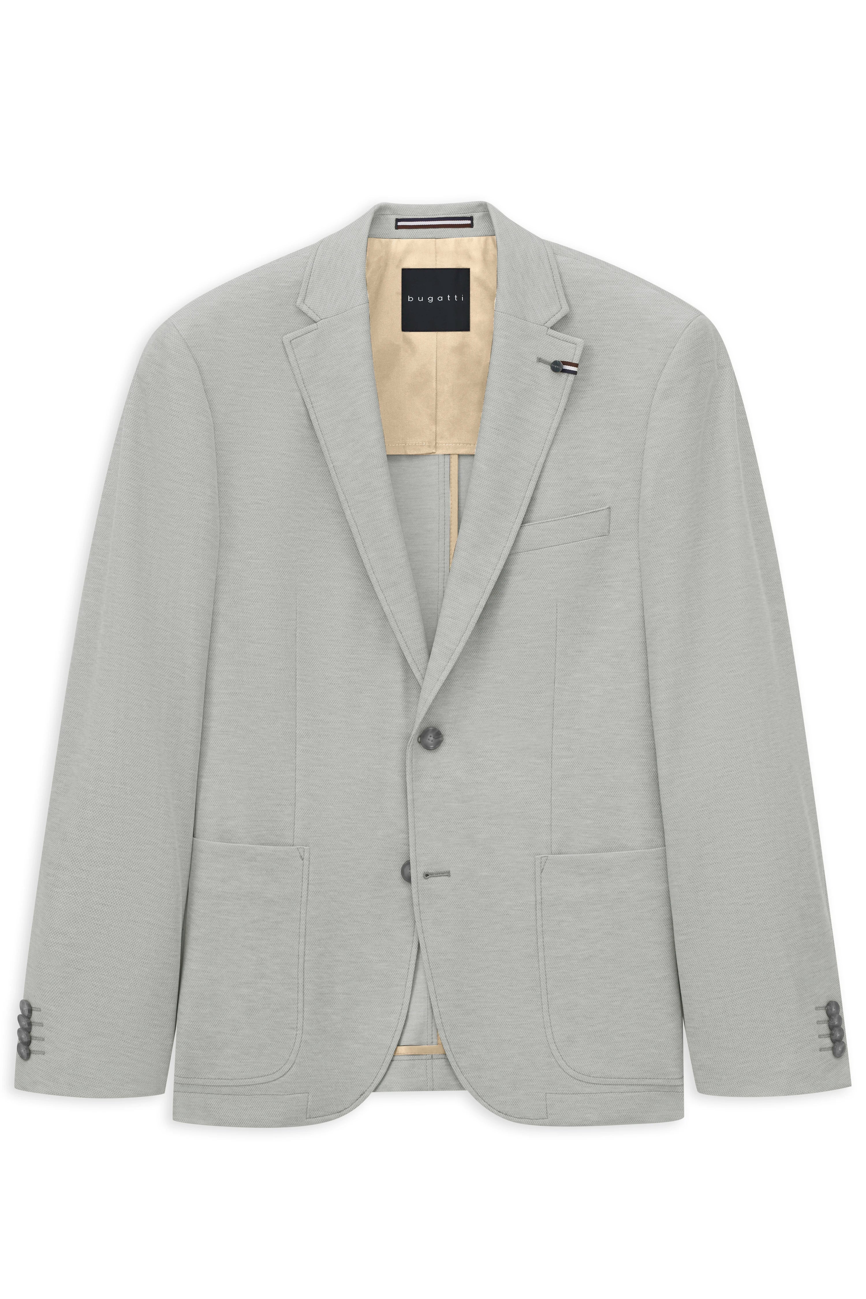 Model in grauem bugatti Blazer, weißem Hemd, beigen Hosen und Sandalen, locker stehend.
