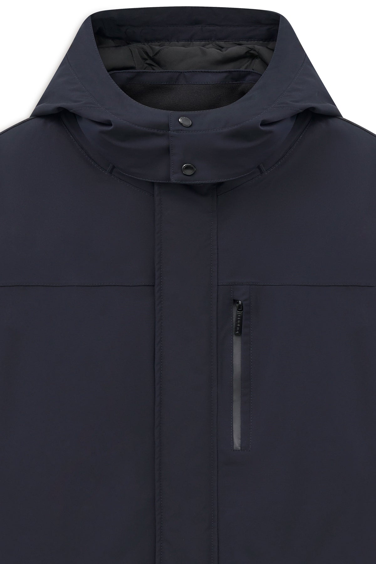 Dunkelblaue bugatti Jacke mit Kapuze, Rückansicht. Büstenbild, zeitloses Design.