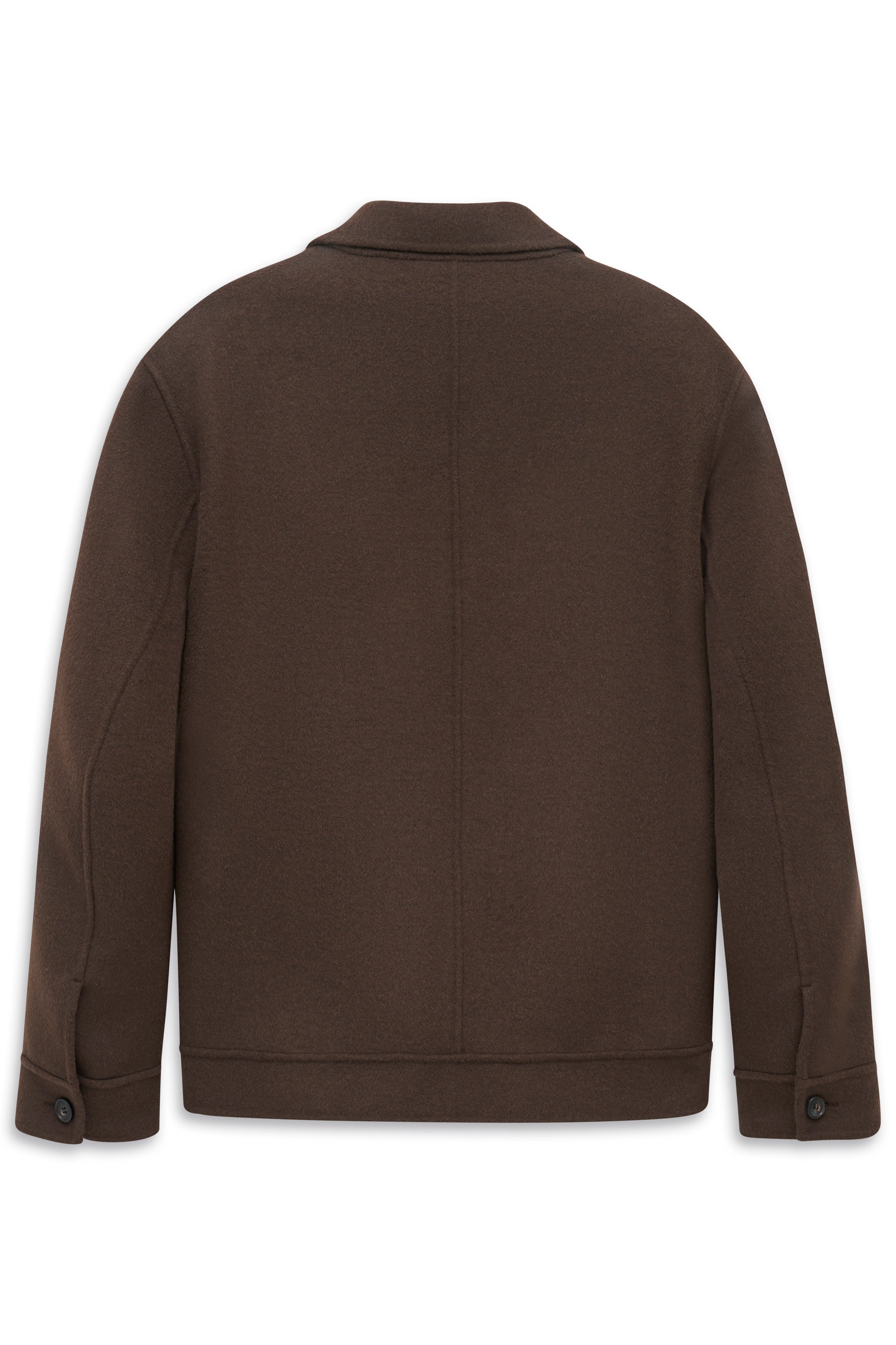 Braune Jacke, Rückansicht, legeres Büstenbild, bugatti Stil und Qualität.