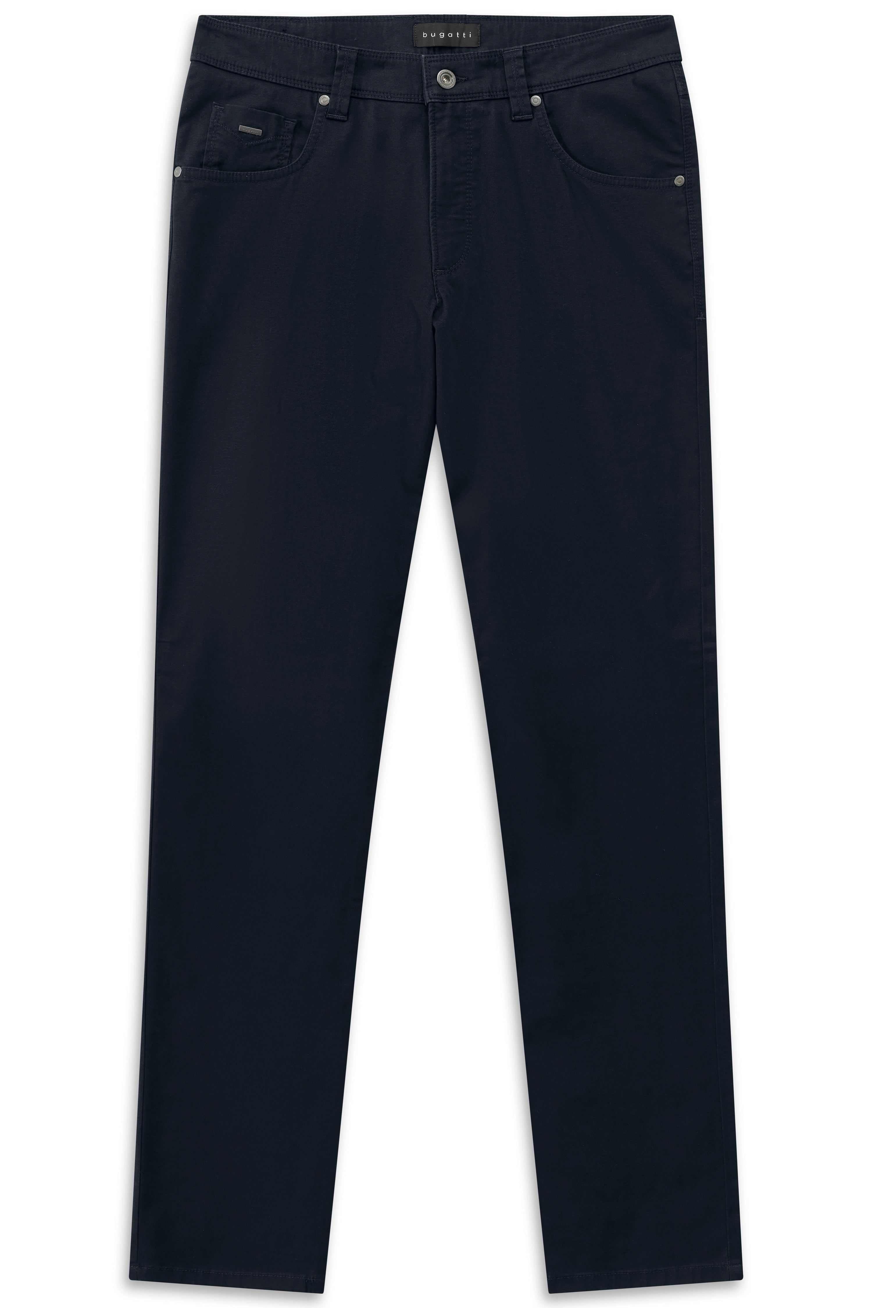 Büstenbild in dunkelblauer Hose und grauem Oberteil von bugatti, seitliche Ansicht.