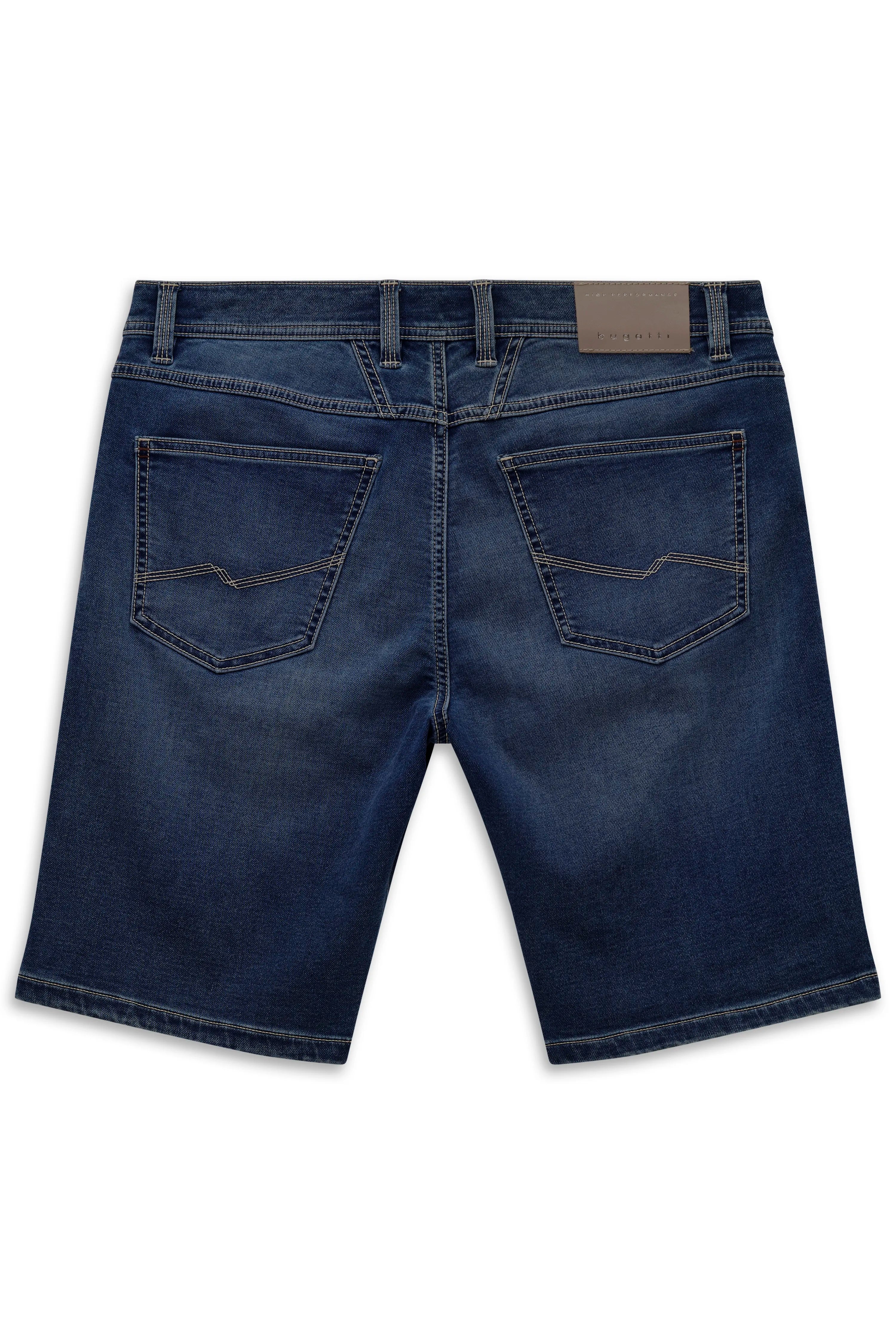 bugatti Jeansshorts, dunkelblau, Rückansicht, legeres Bild.