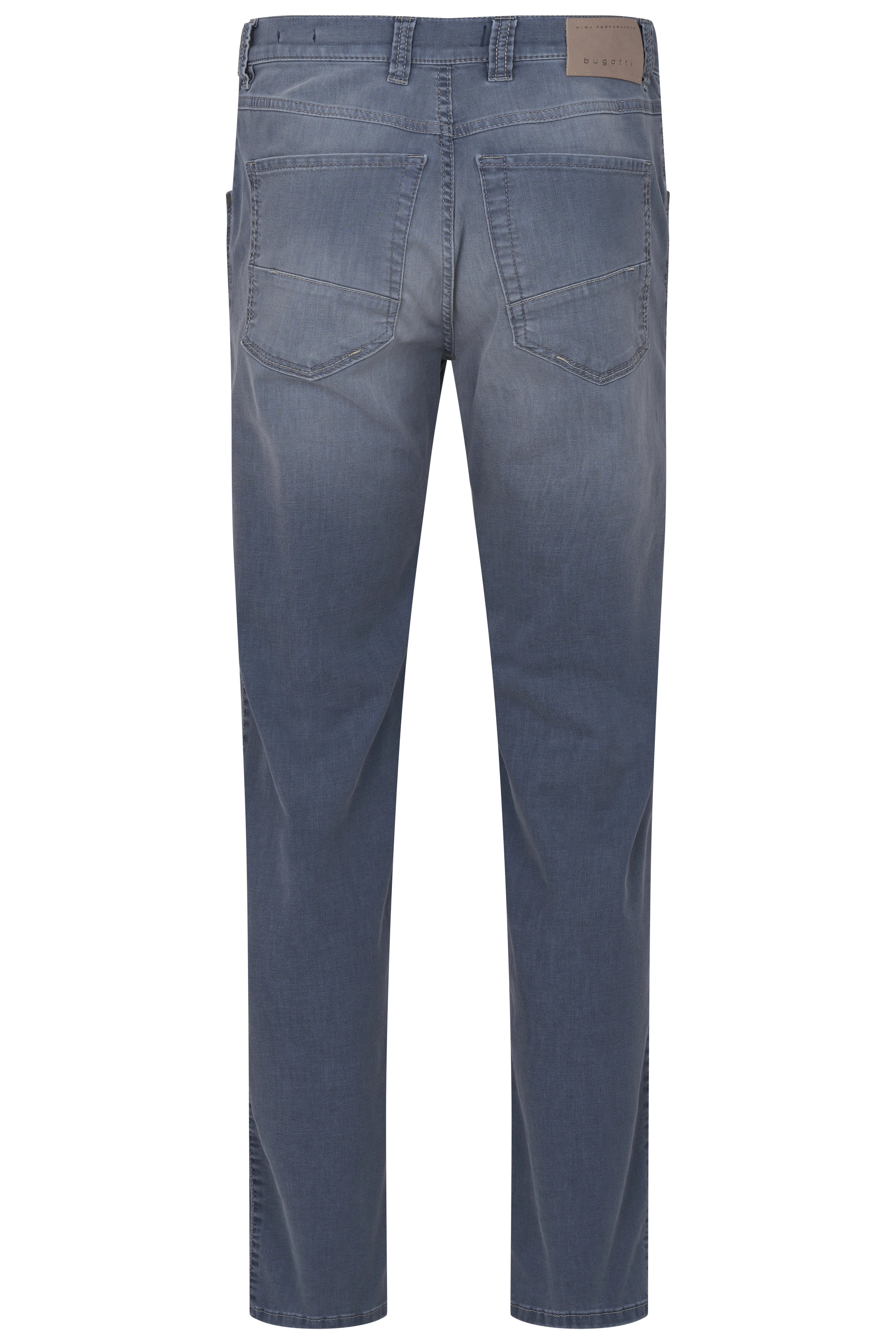 Rückansicht einer blauen bugatti Herrenjeans in legerem Stil.