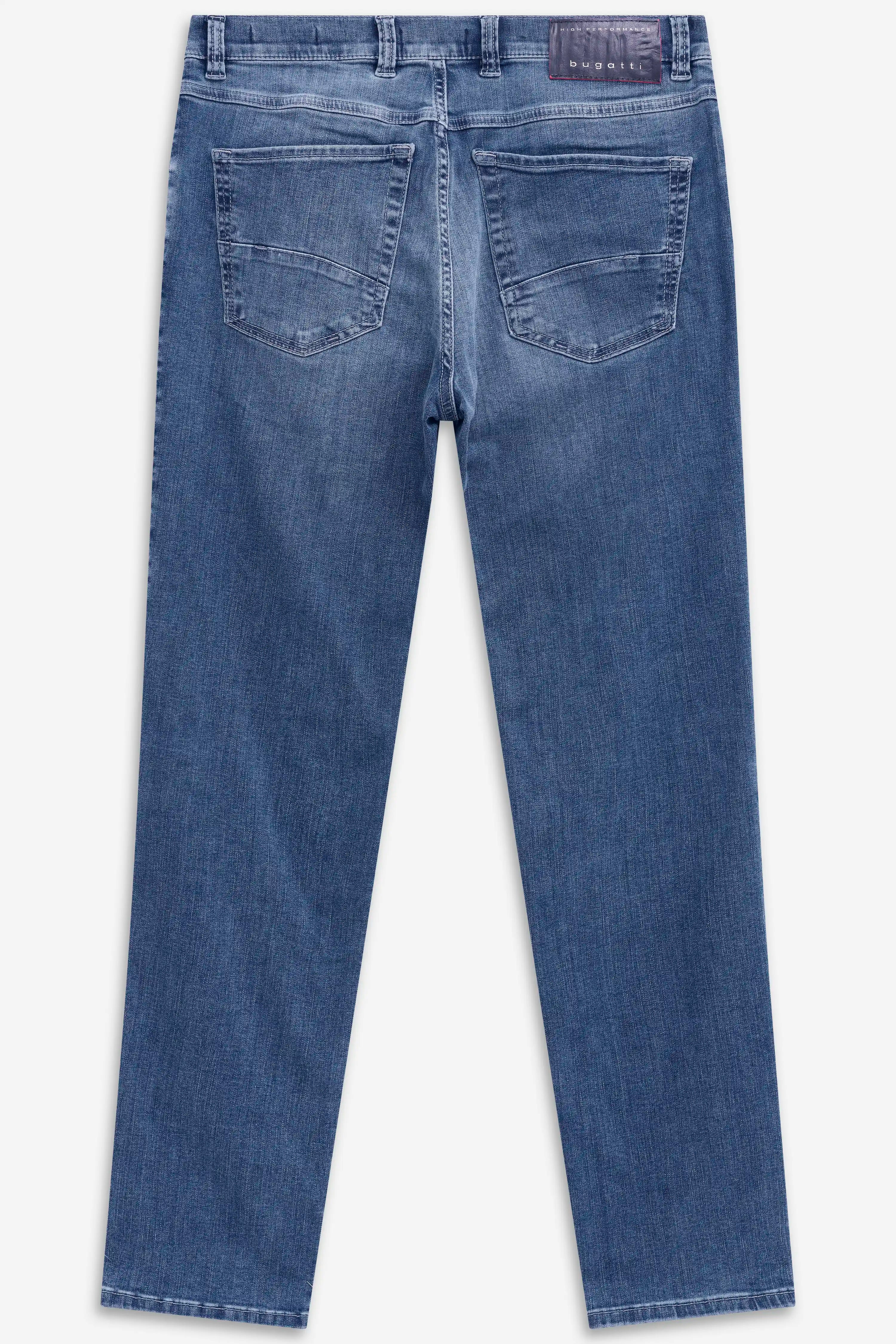 Klassische blaue Jeans von bugatti, legeres Büstenbild, zeitloses Design, ideal für lässige Outfits.