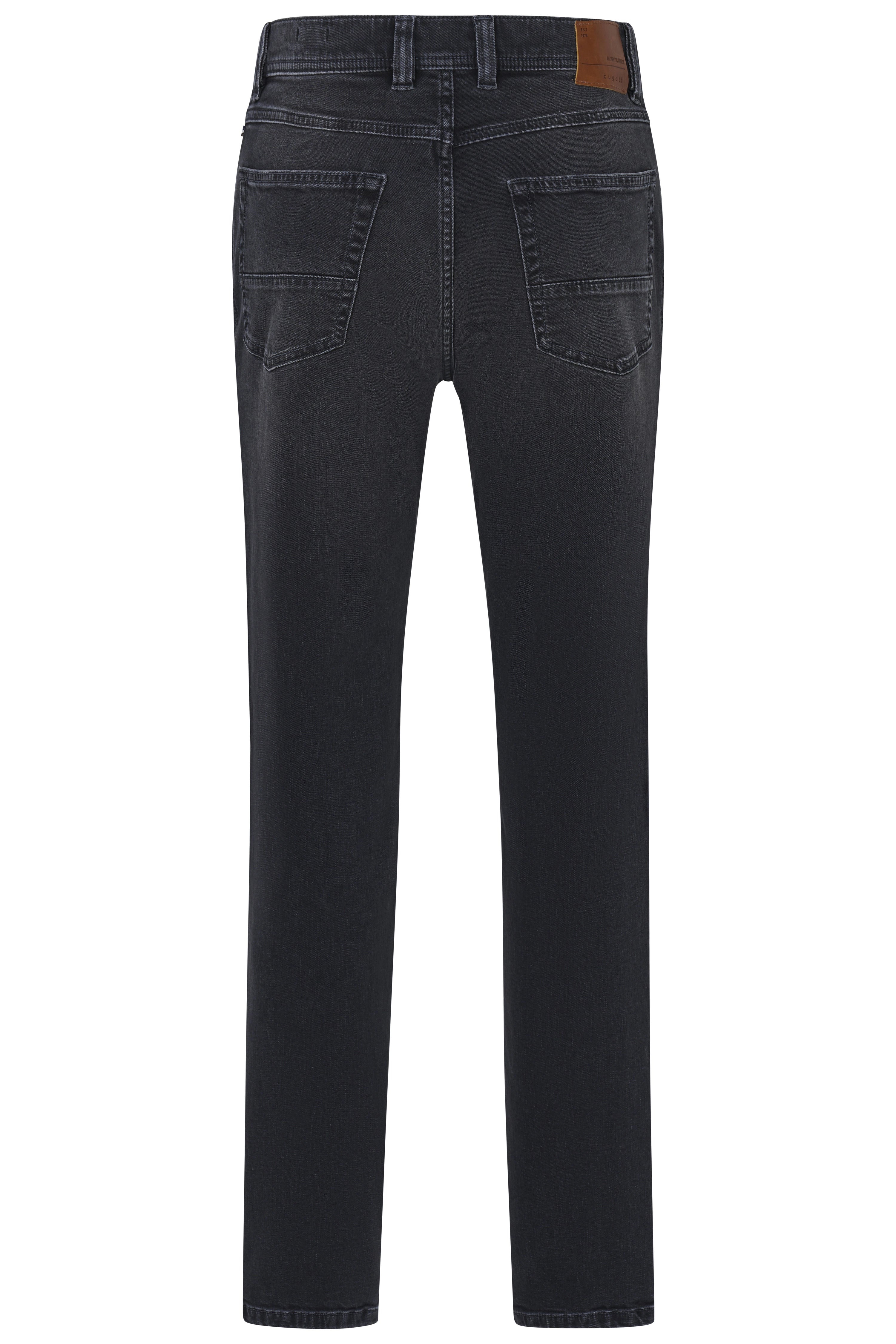 Dunkelblaue bugatti Jeans, Rückansicht, legeres Outfit, klassische Taschen, Detailansicht.