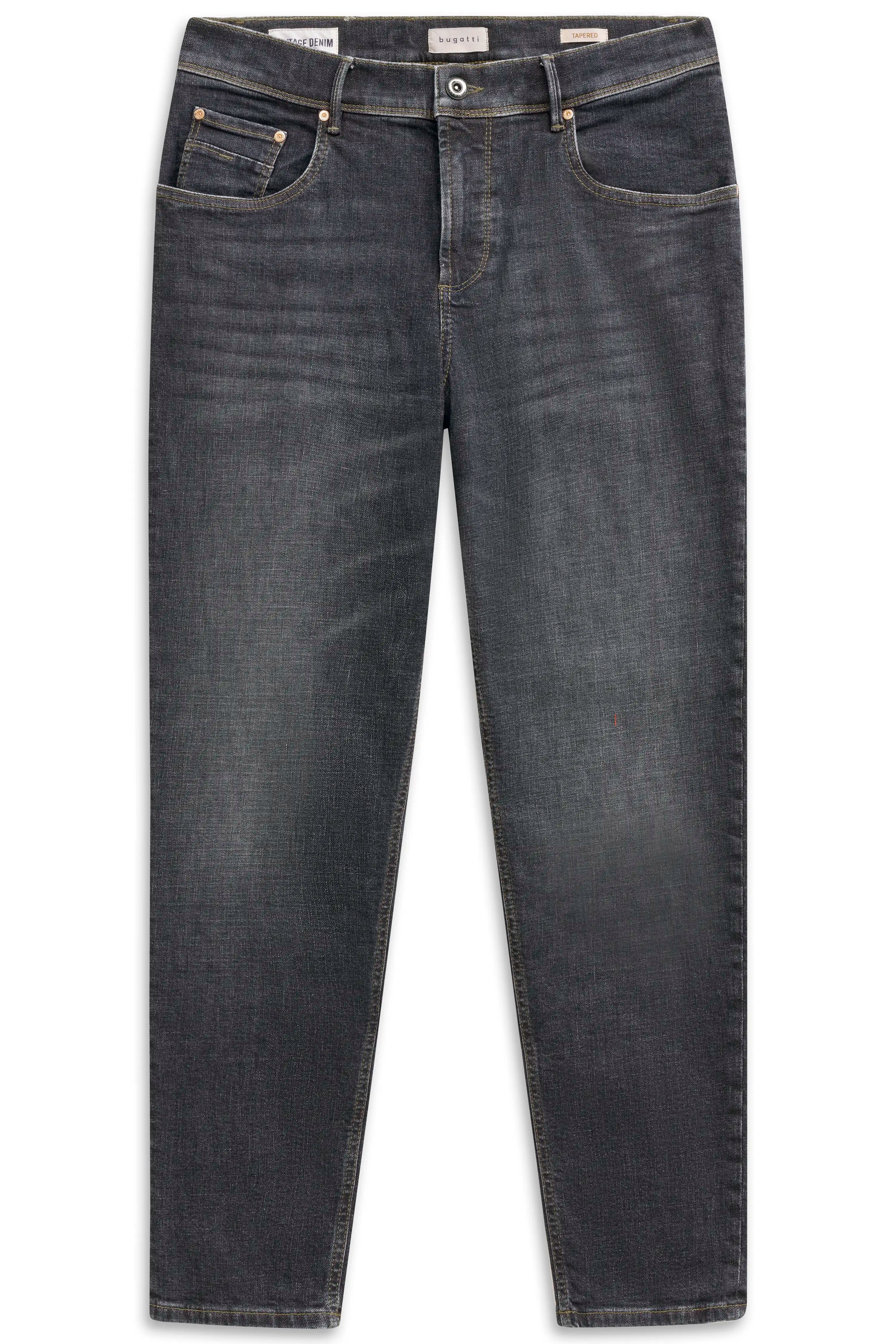 Dunkle Jeans von bugatti, klassischer Schnitt, legeres Büstenbild.