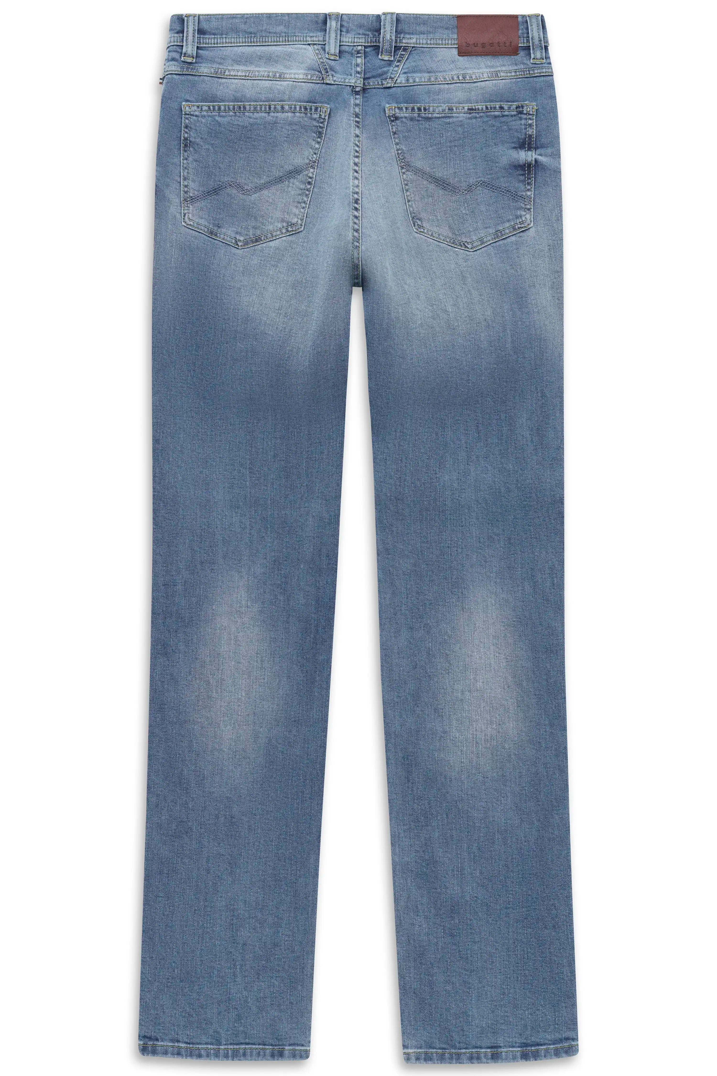 Blau Jeans von bugatti, legeres Büstenbild, klassische Passform, hoher Stil und Geschmack.