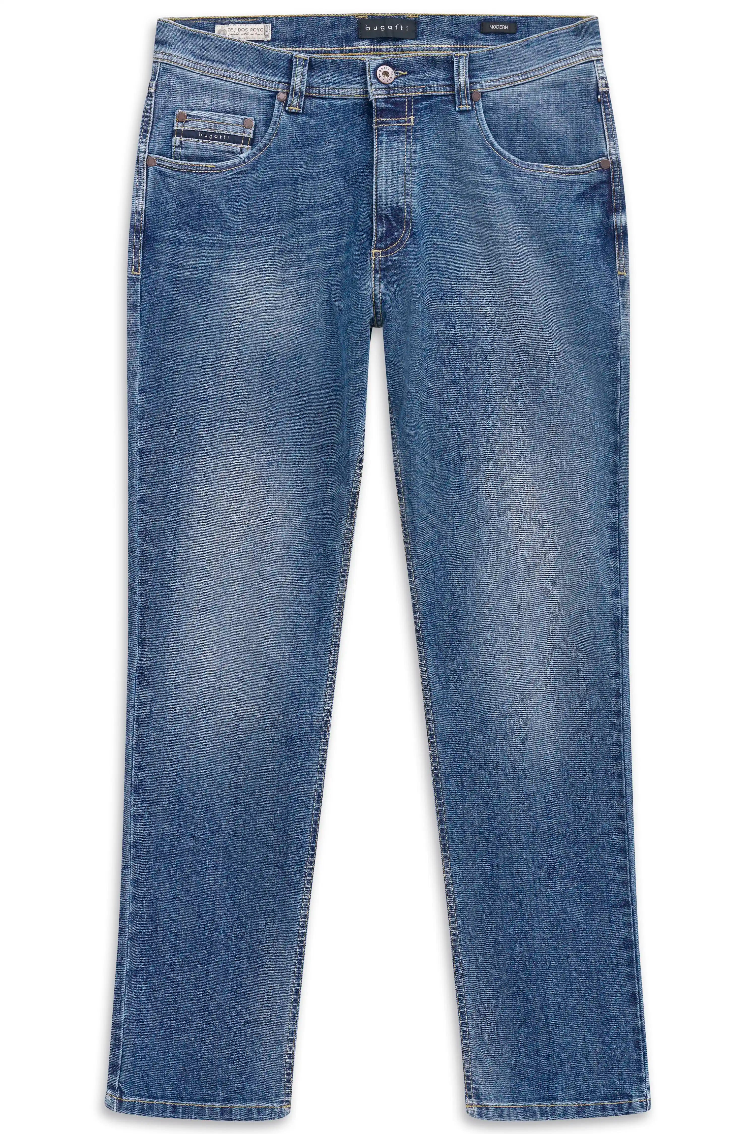 bugatti Jeans, Büstenbild, blaue Denim, klassisches Design, lässig-elegant, zeitloser Stil.