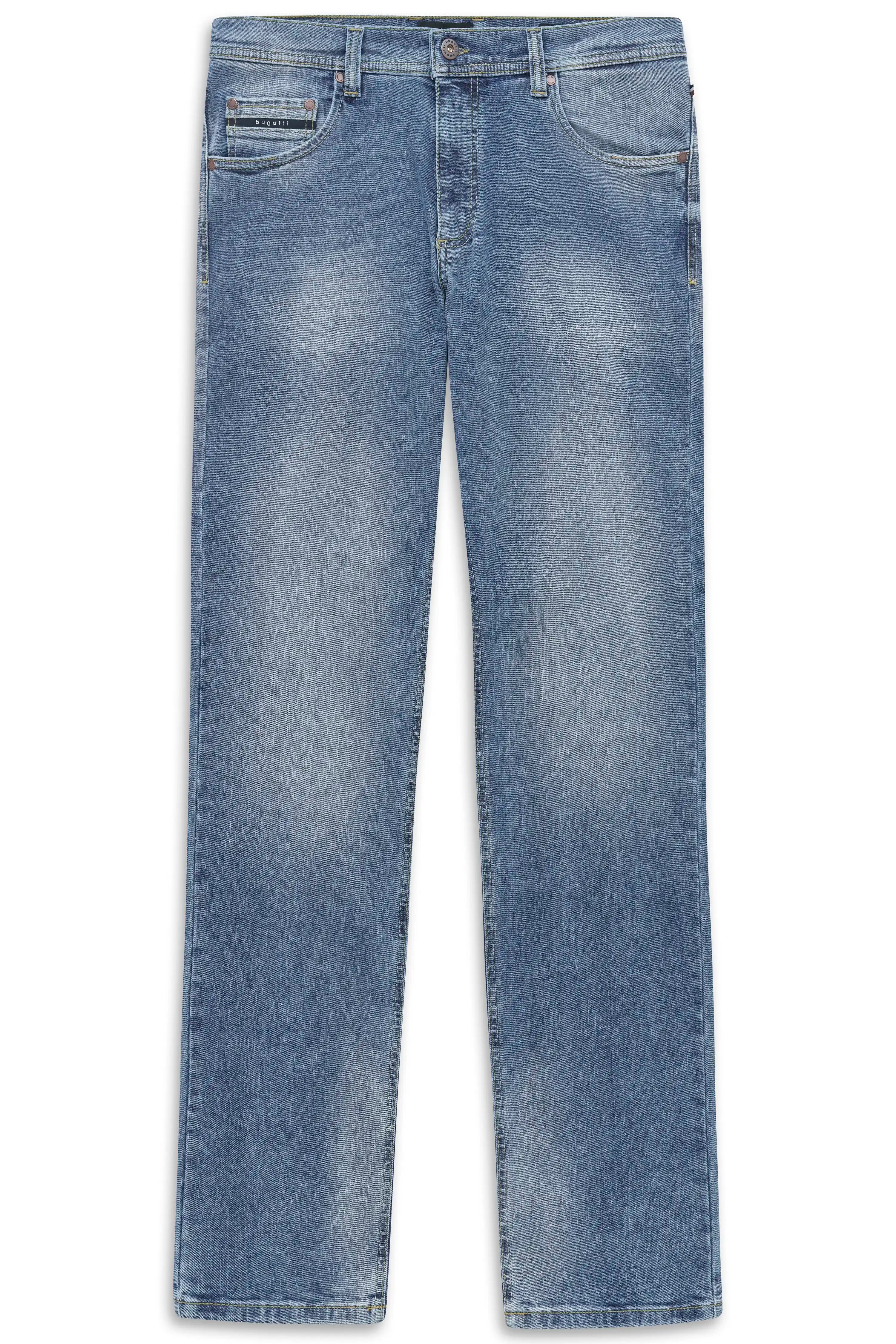 bugatti Jeans, Büstenbild, blaue Denim, klassisches Design, lässig-elegant, zeitloser Stil.