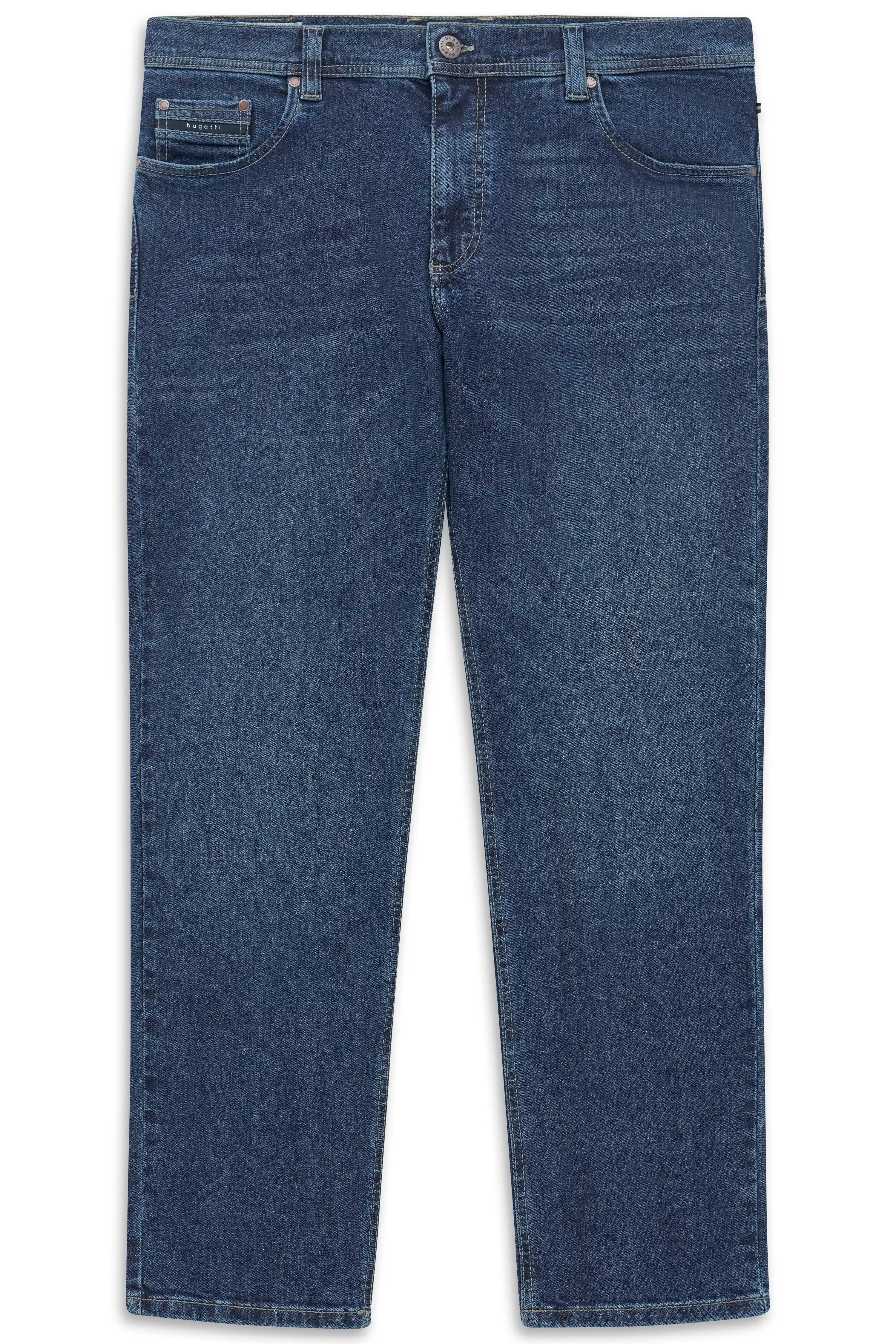 "bugatti Jeans, dunkelblau, Büstenbild, klassischer Schnitt, zeitlose Eleganz und Stil."