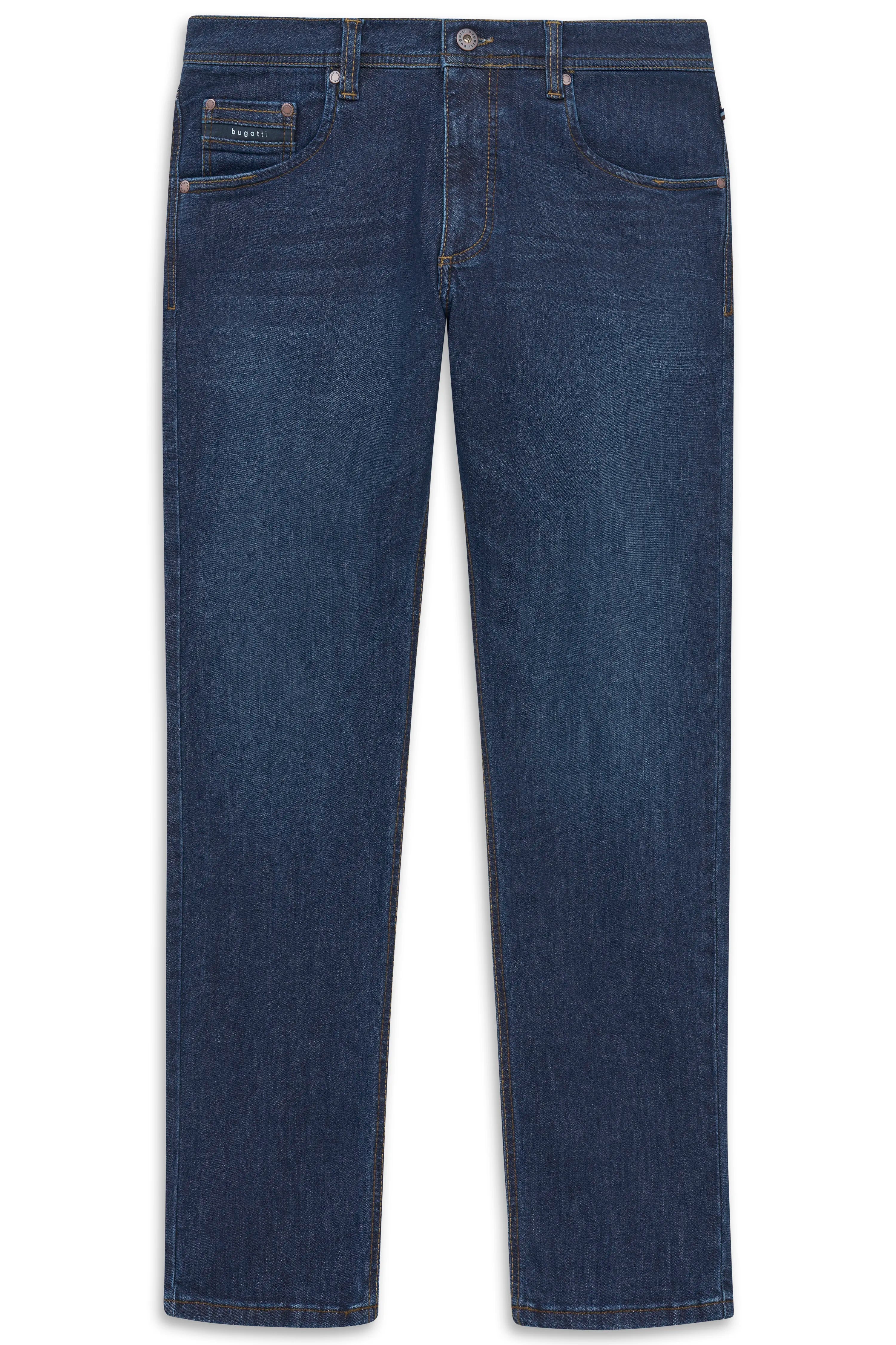 bugatti Jeans in Dunkelblau, legeres Büstenbild, zeitloses Design, hochwertige Materialien.