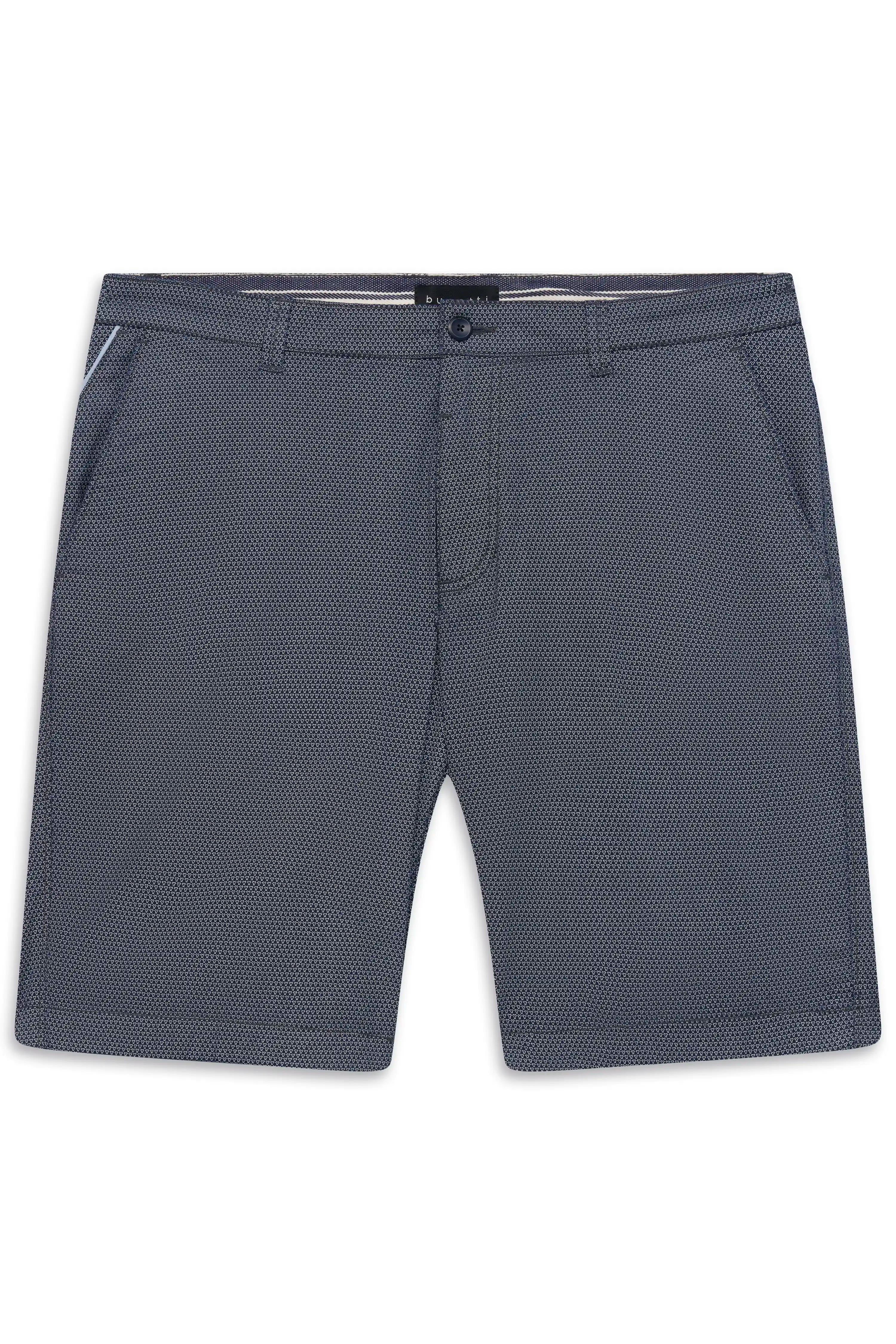 Graue bugatti Shorts mit feinem Muster, Büstenbild.