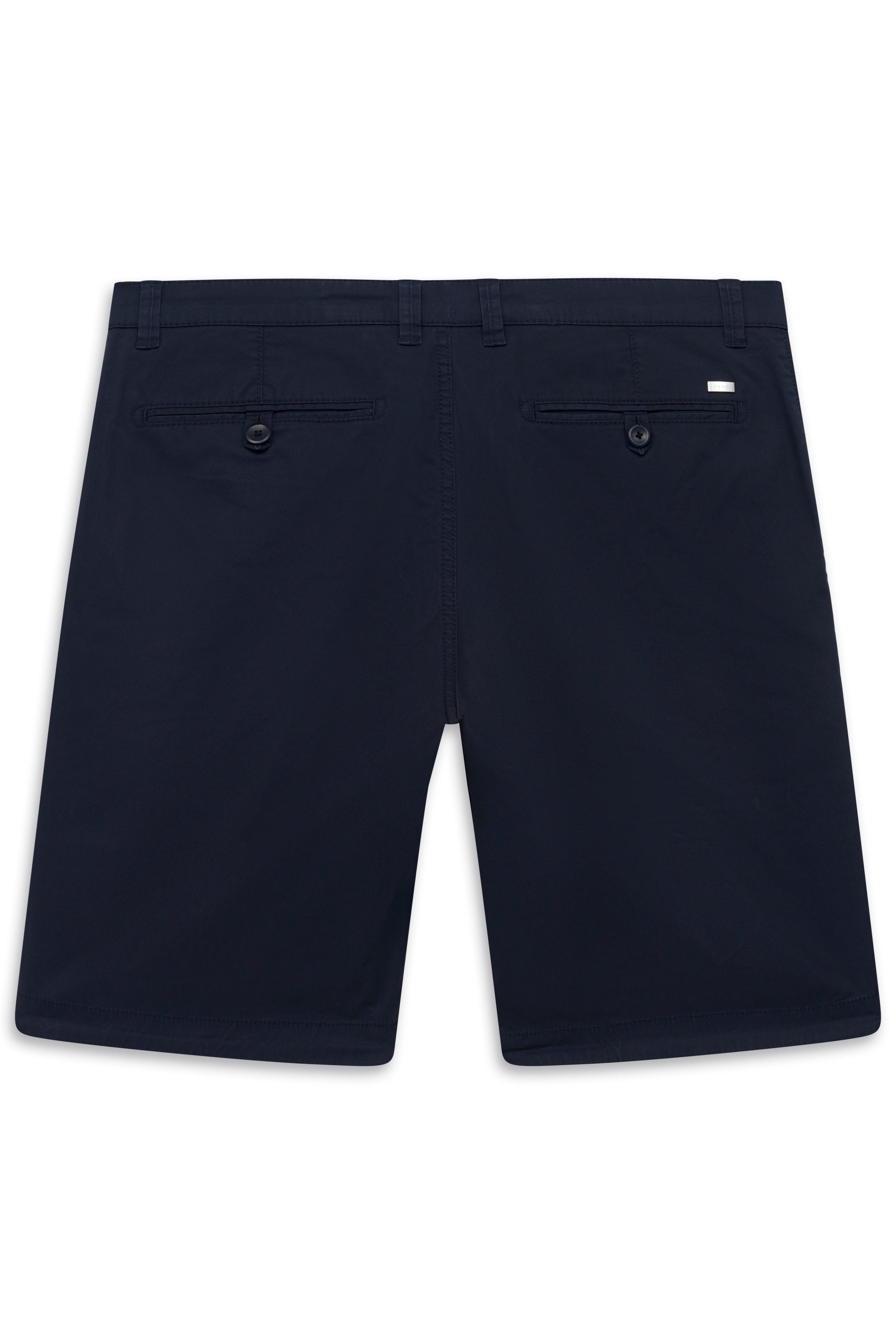 Navy blaue bugatti Shorts, Büstenbild, stilvoll und zeitlos.