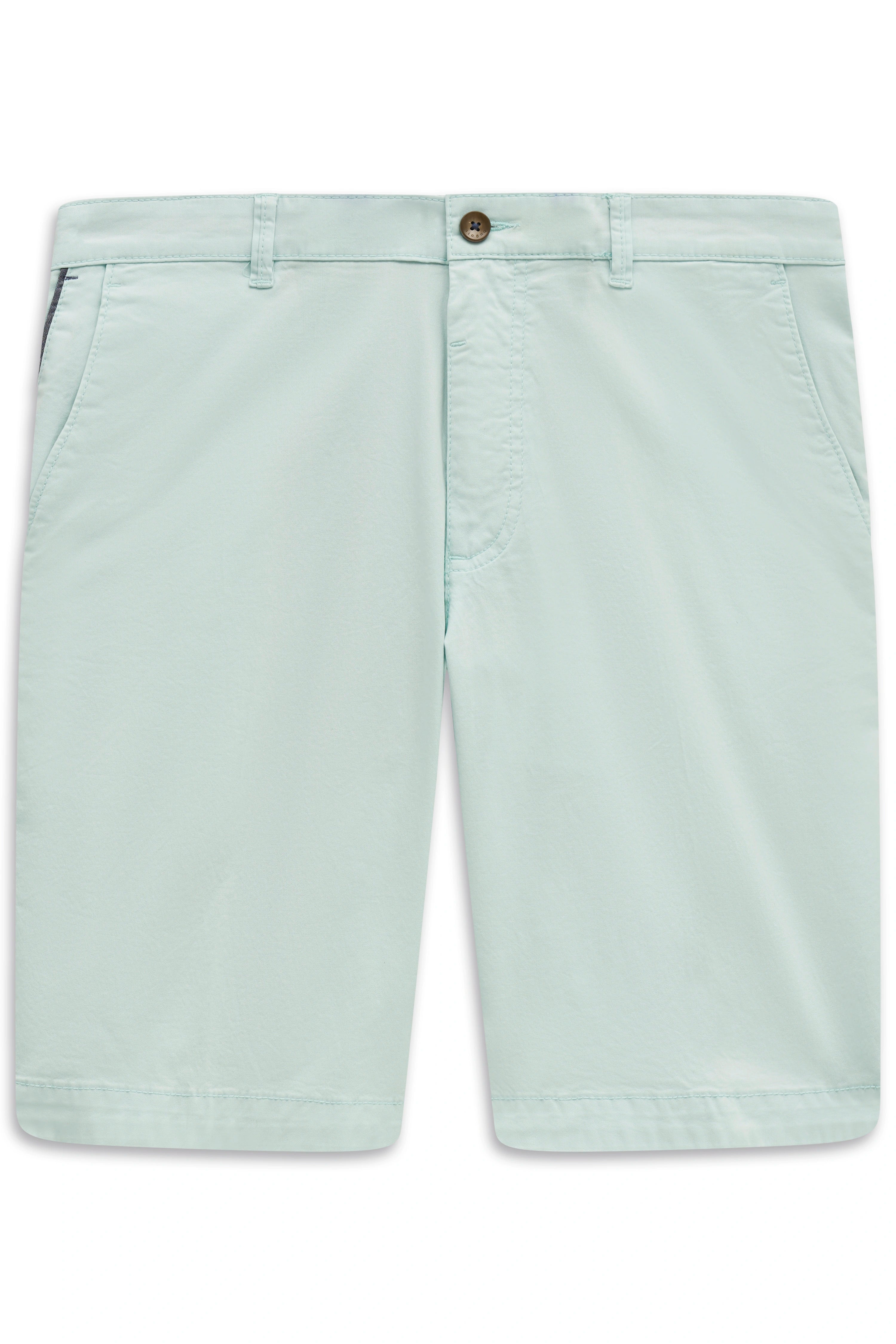 Lichtblauwe bugatti shorts, casual borstbeeld, eenvoudig ontwerp.