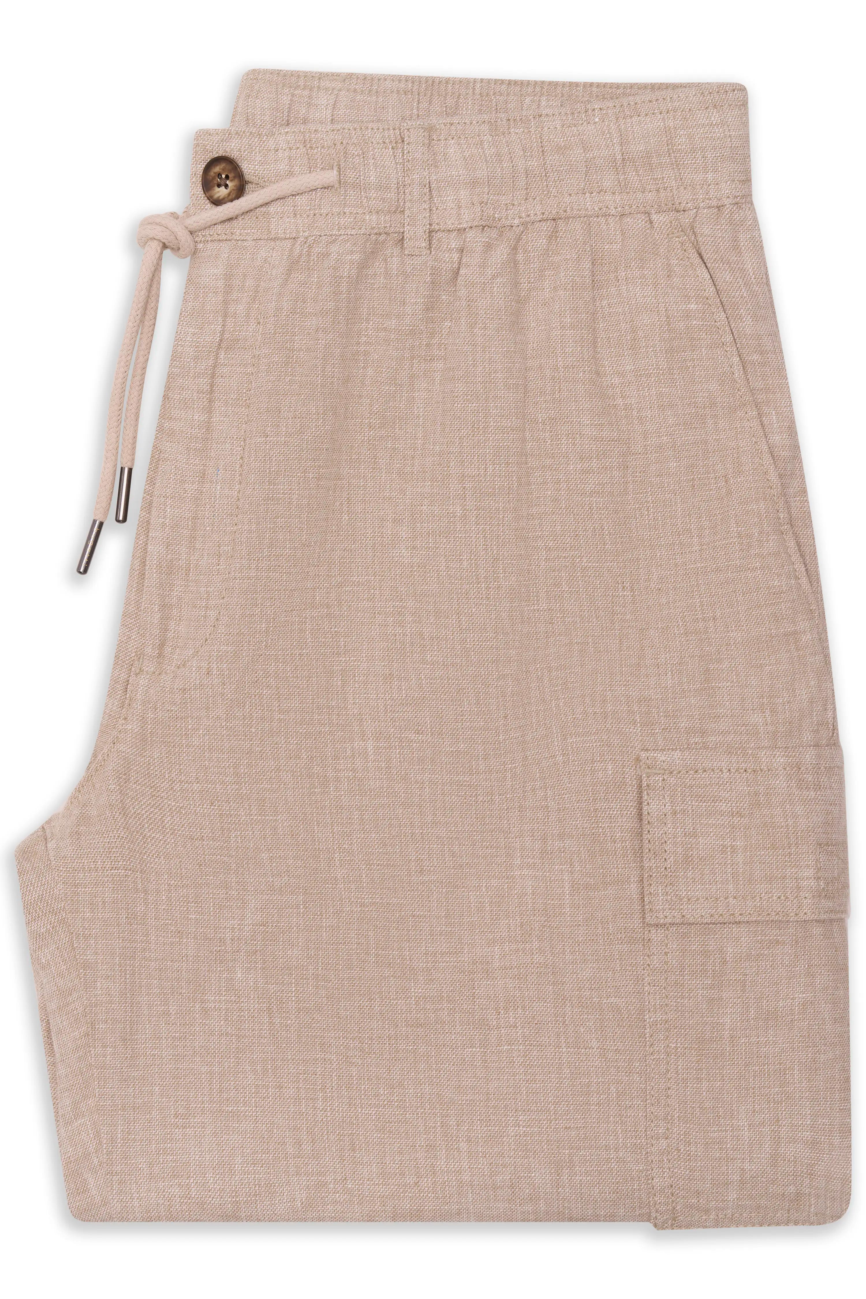 Beige bugatti Leinenhose, leger präsentiert.