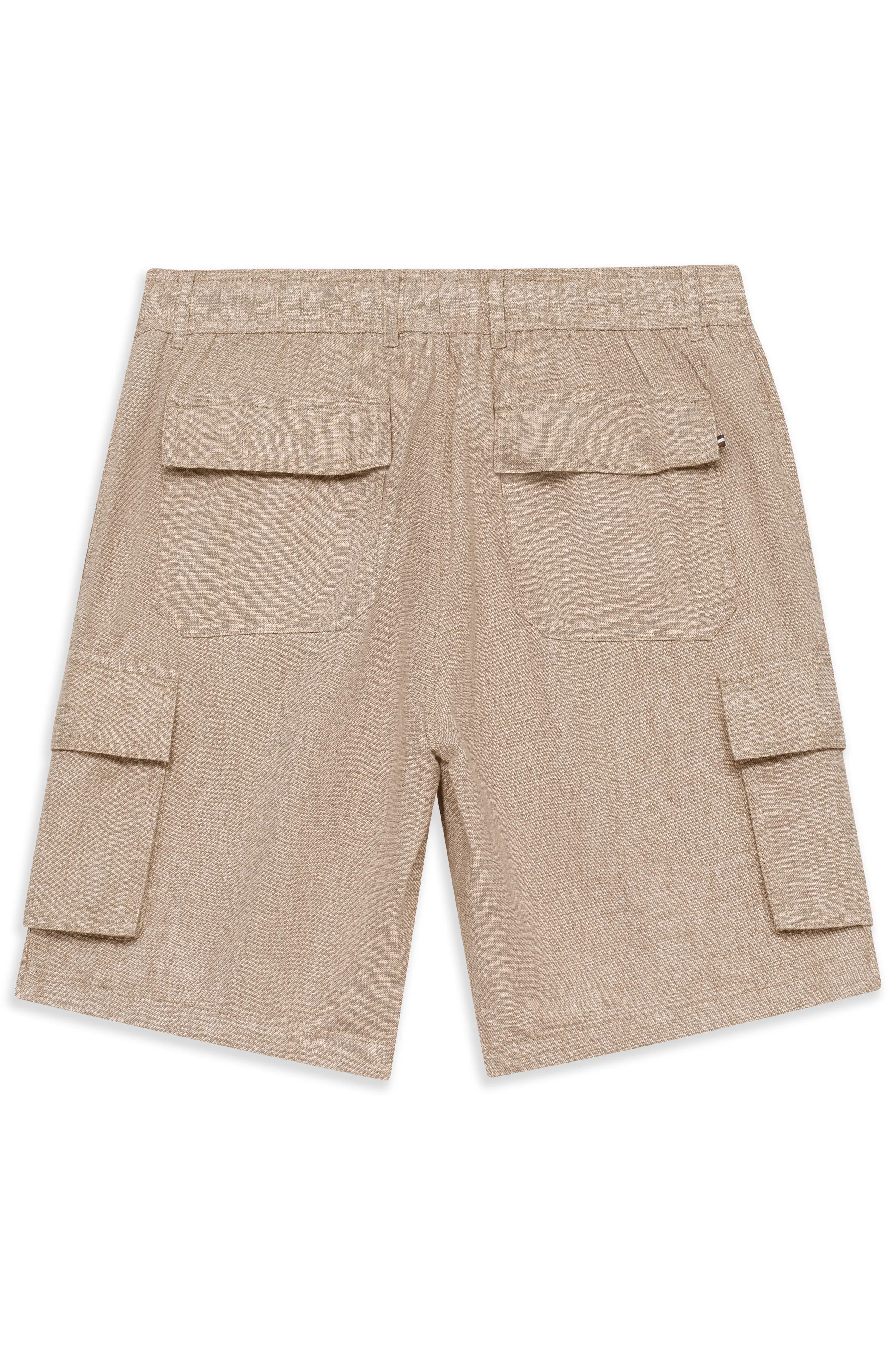 Beige bugatti Shorts mit Taschen, legeres Bild, lässiger Sommerstil.